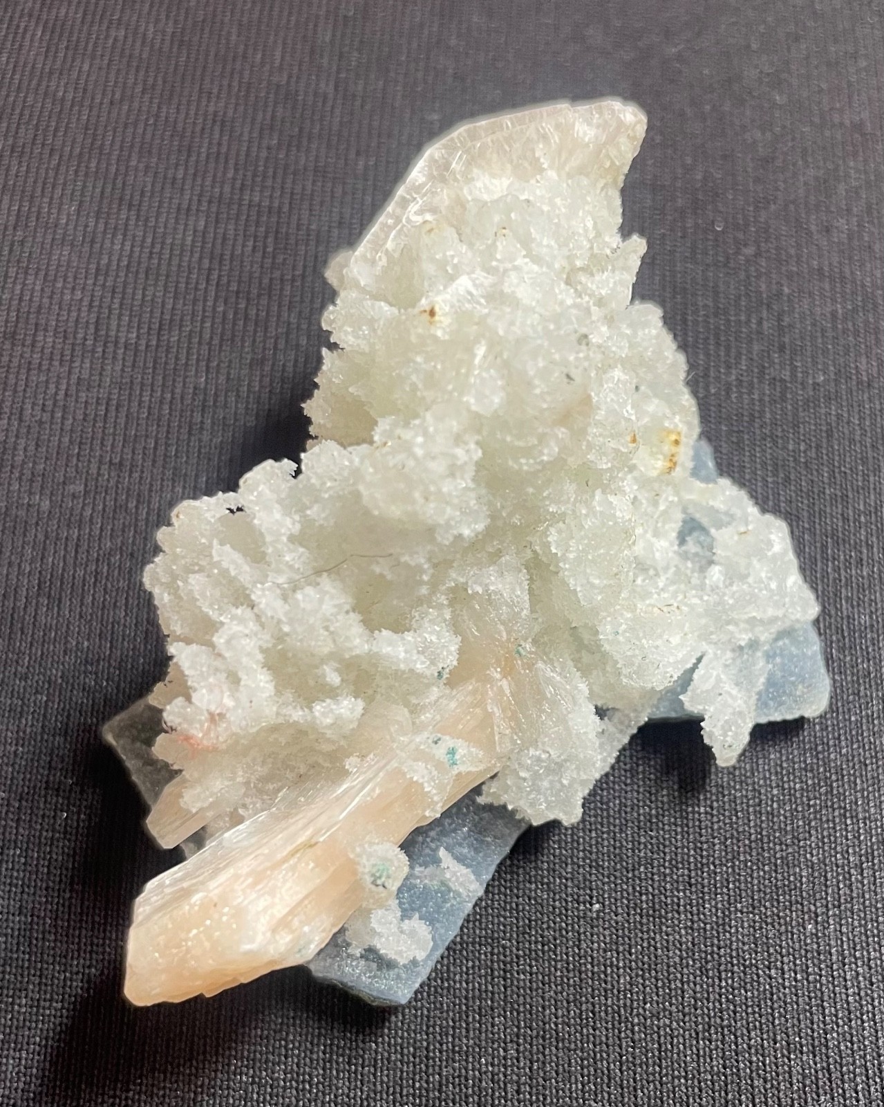 20g Natural stilbite cluster stunning spiceman/ India 6x4x3 cm