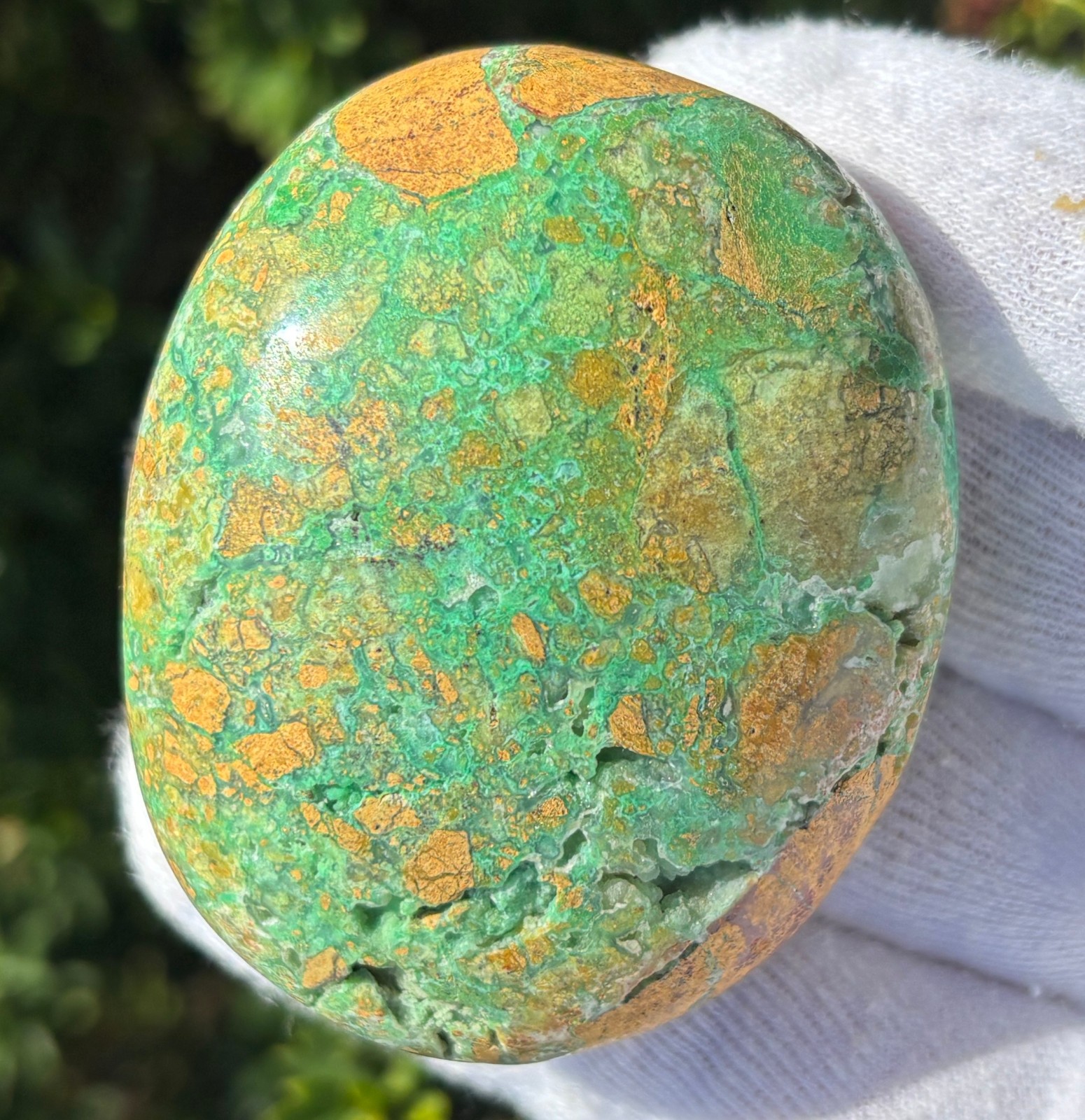 USA SALE 96g GREEN SMITHSONITE TEXTURED PALM STONE PALMSTONE