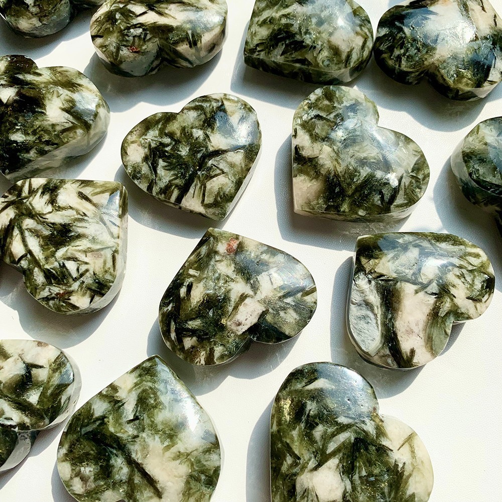 3Pc 50-100G Natural Crystal Green Mica Heart Polished Home Office Decor