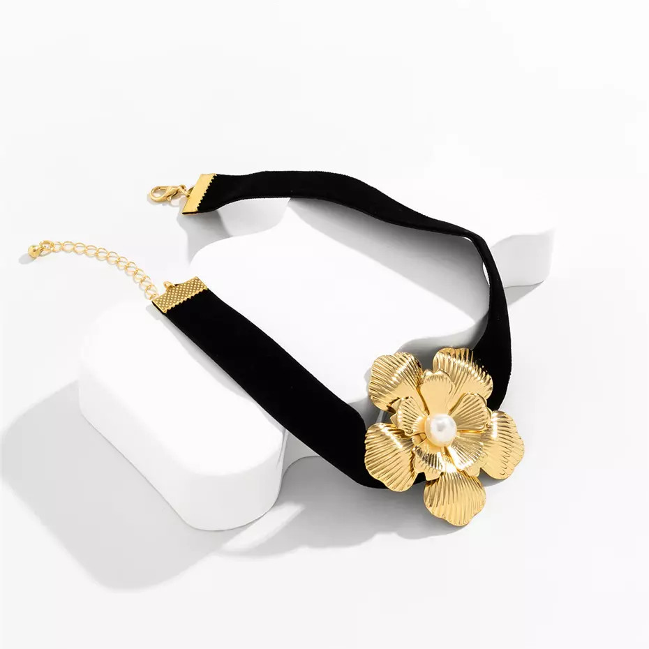 Women’s Fashion Jewelry Gold Rose Flower Velvet Choker Collar Necklace 1PC