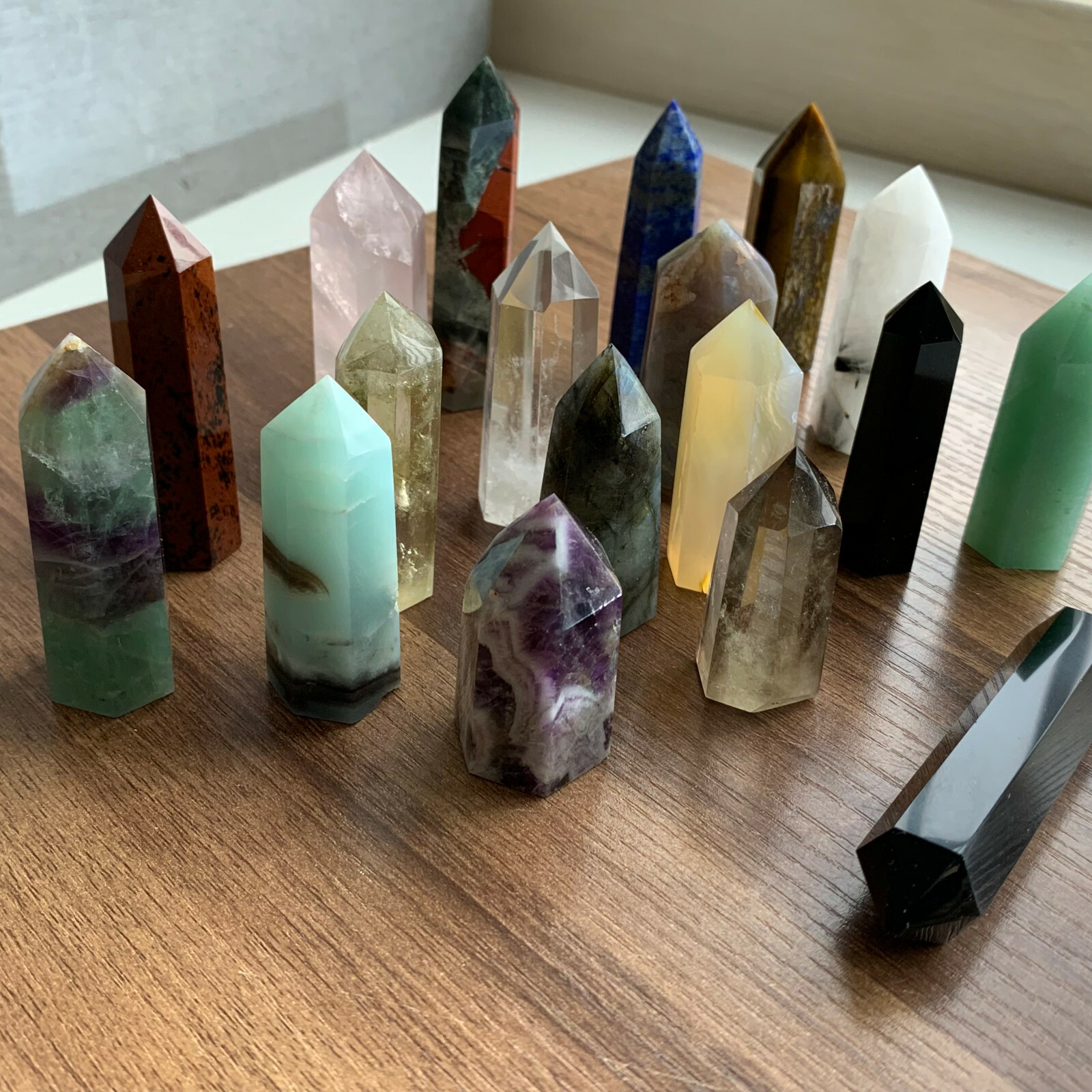 send randomly 18pcs a lot Natural quartz obelisk crystal wand point healing