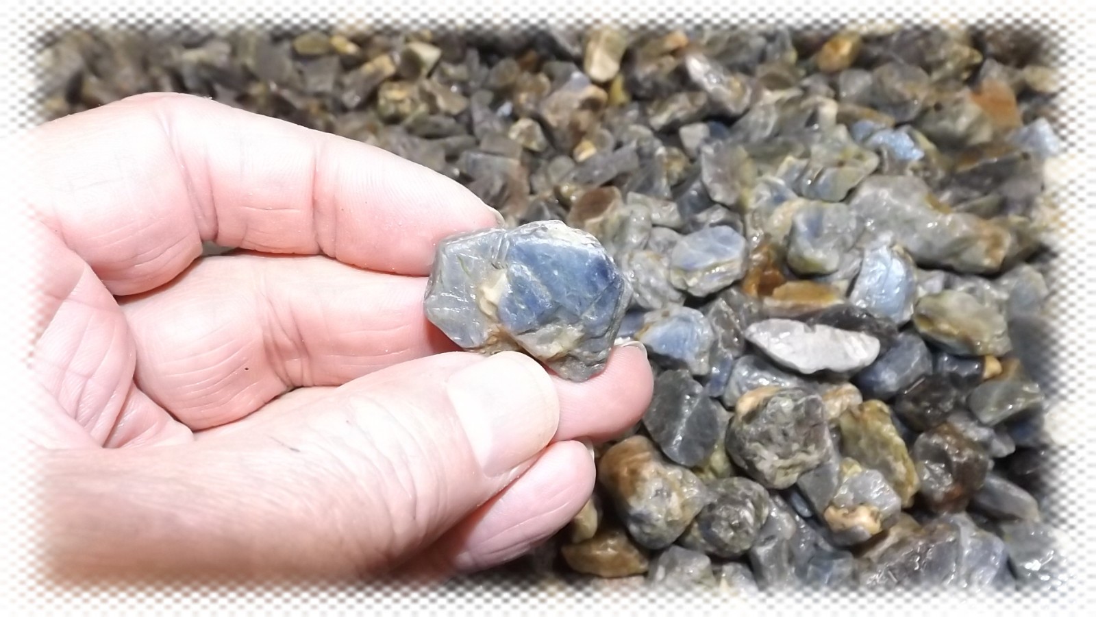 2 lbs : Authentic Blue Sapphire Corundum Natural Rough Gemstone Crystal Pieces