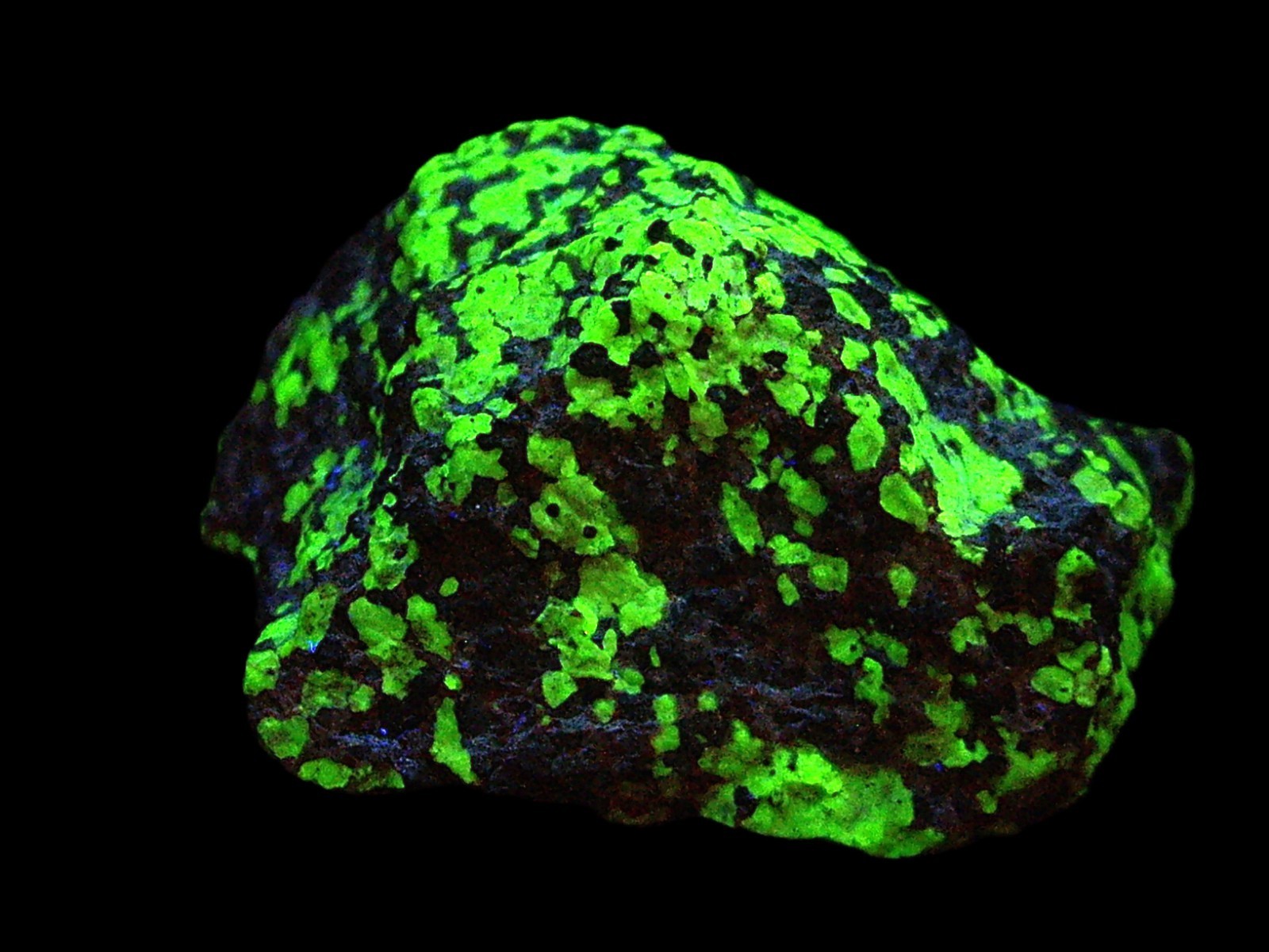 Excellent Fluorescent Willemite Specimen, 297.6g