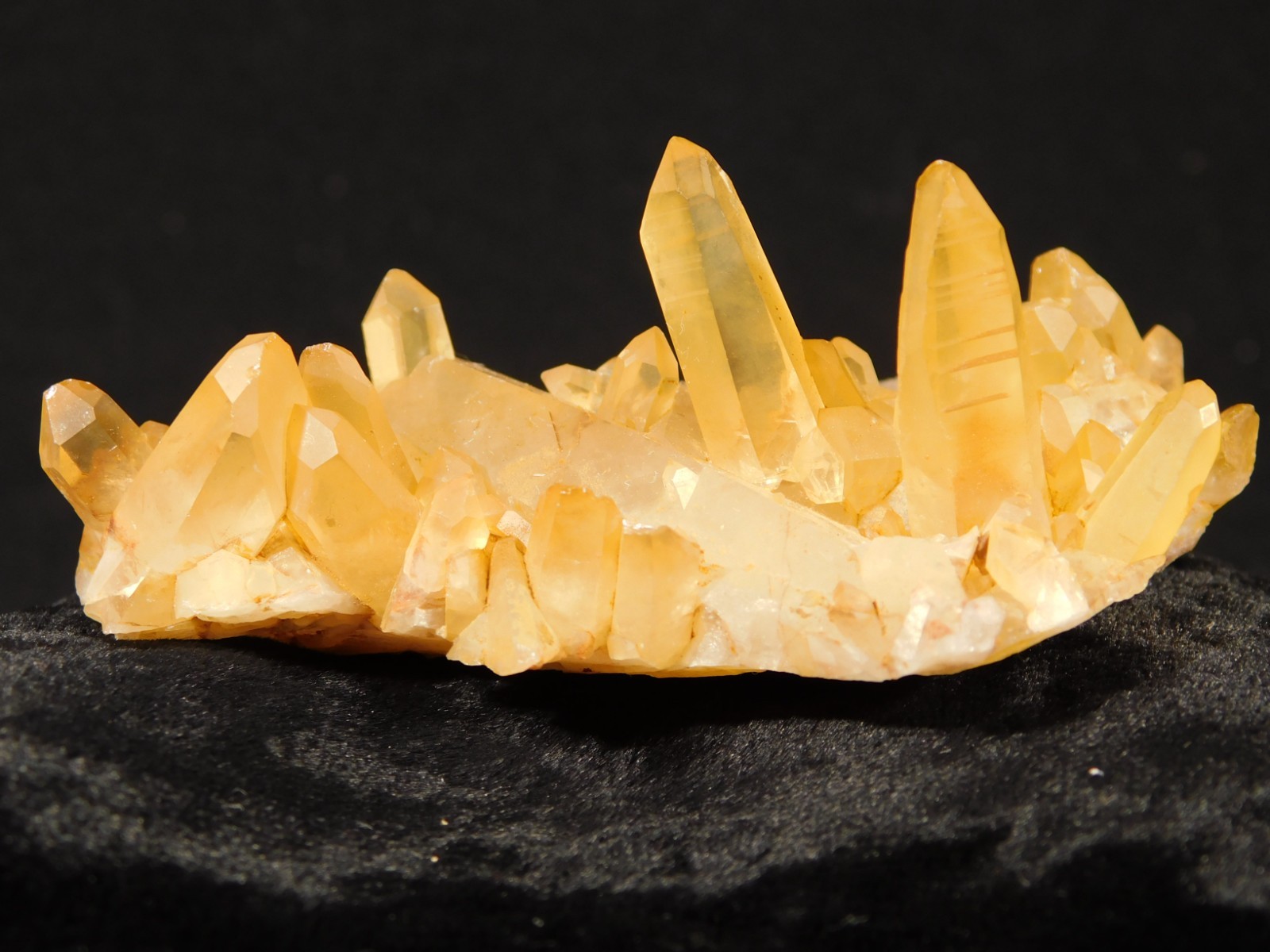 GOLDEN Healer Quartz Crystal Cluster 100% Natural Brazil 81.0gr
