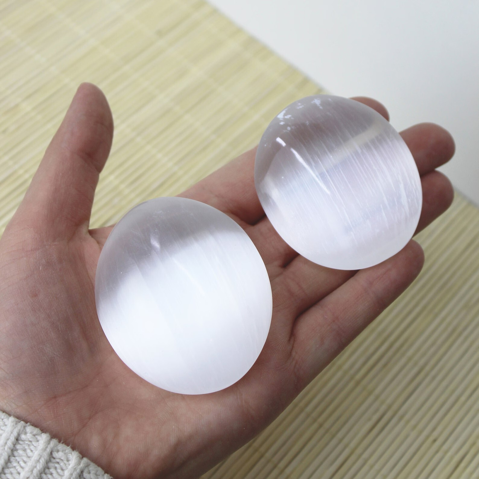 5-6CM Natural Selenite Tumbled Stone Healing Crystal Pocket Palm Stone Gift 1pcs