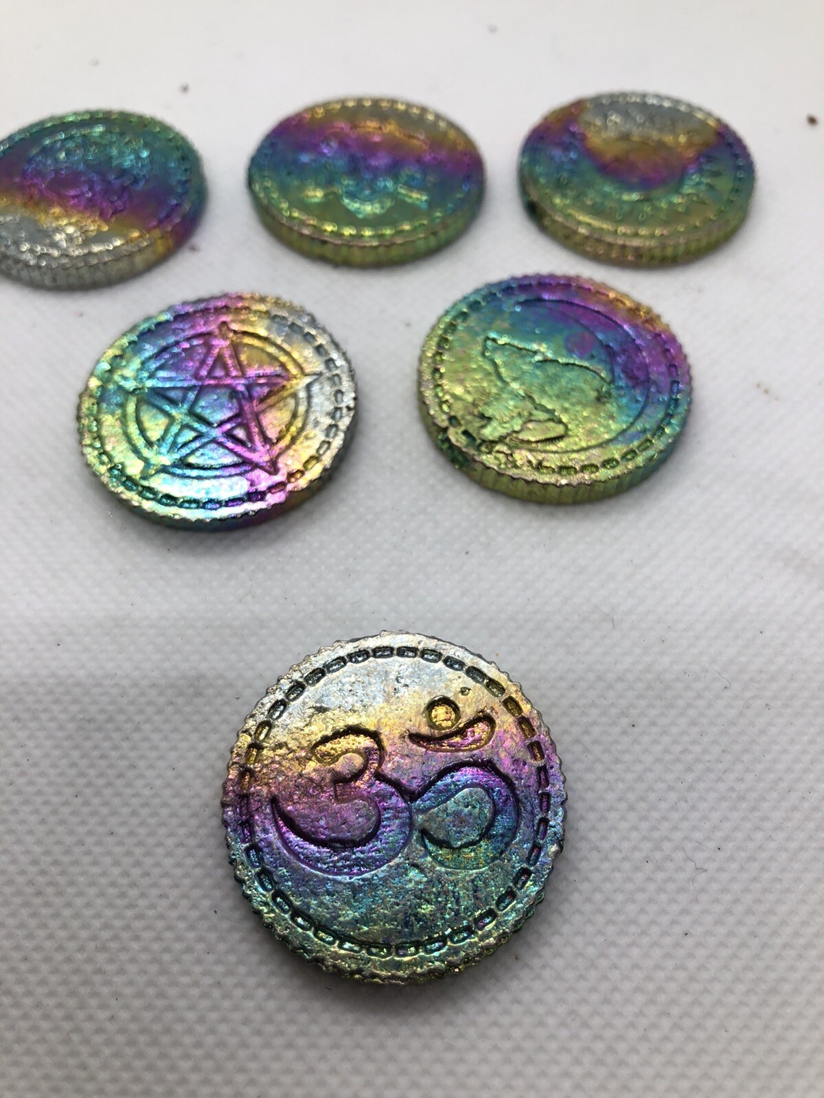 Bismuth crystal Rainbow Coin (1)
