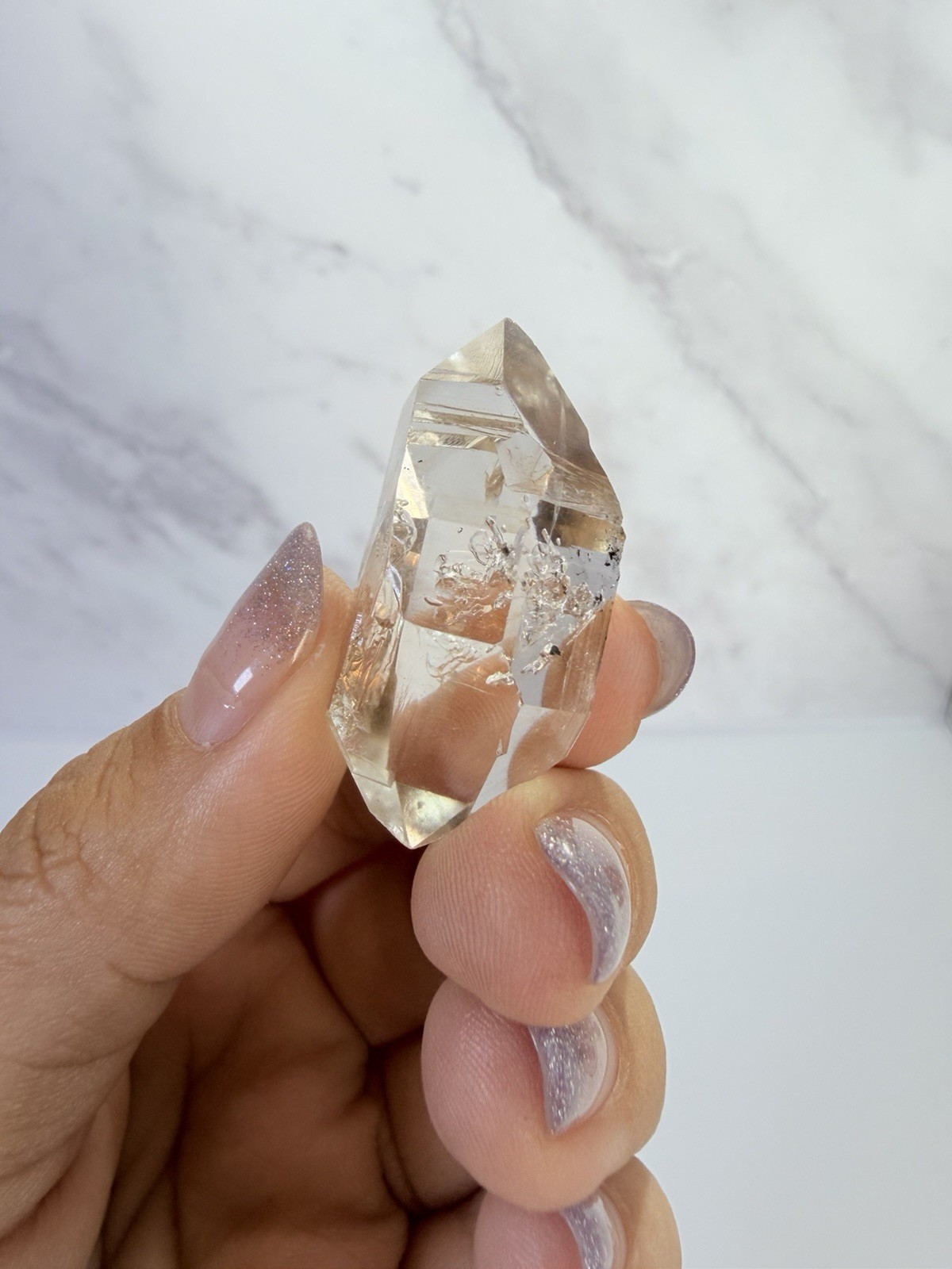 High Luster Enhydro Quartz w/ Moving Bubble &/or Carbon/Black Inclusions,A533
