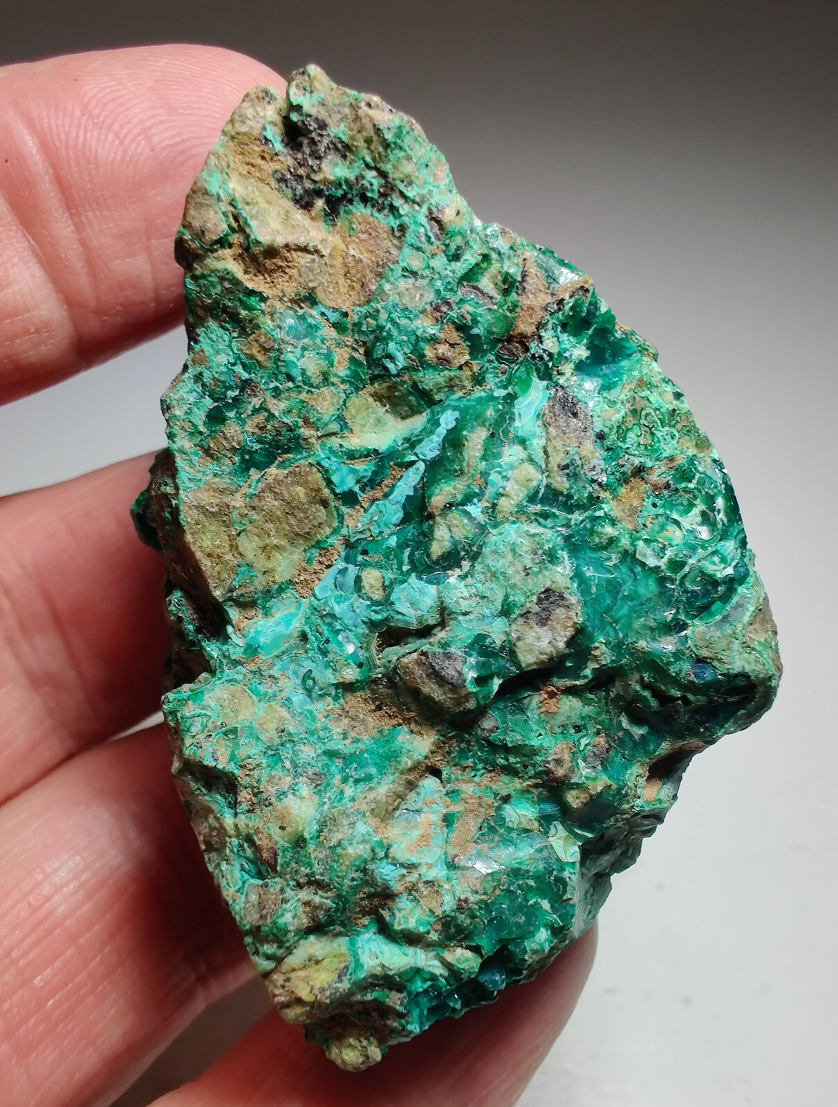 Chrysocolla, Opal specimen with great colors. Peru. 69 grams.