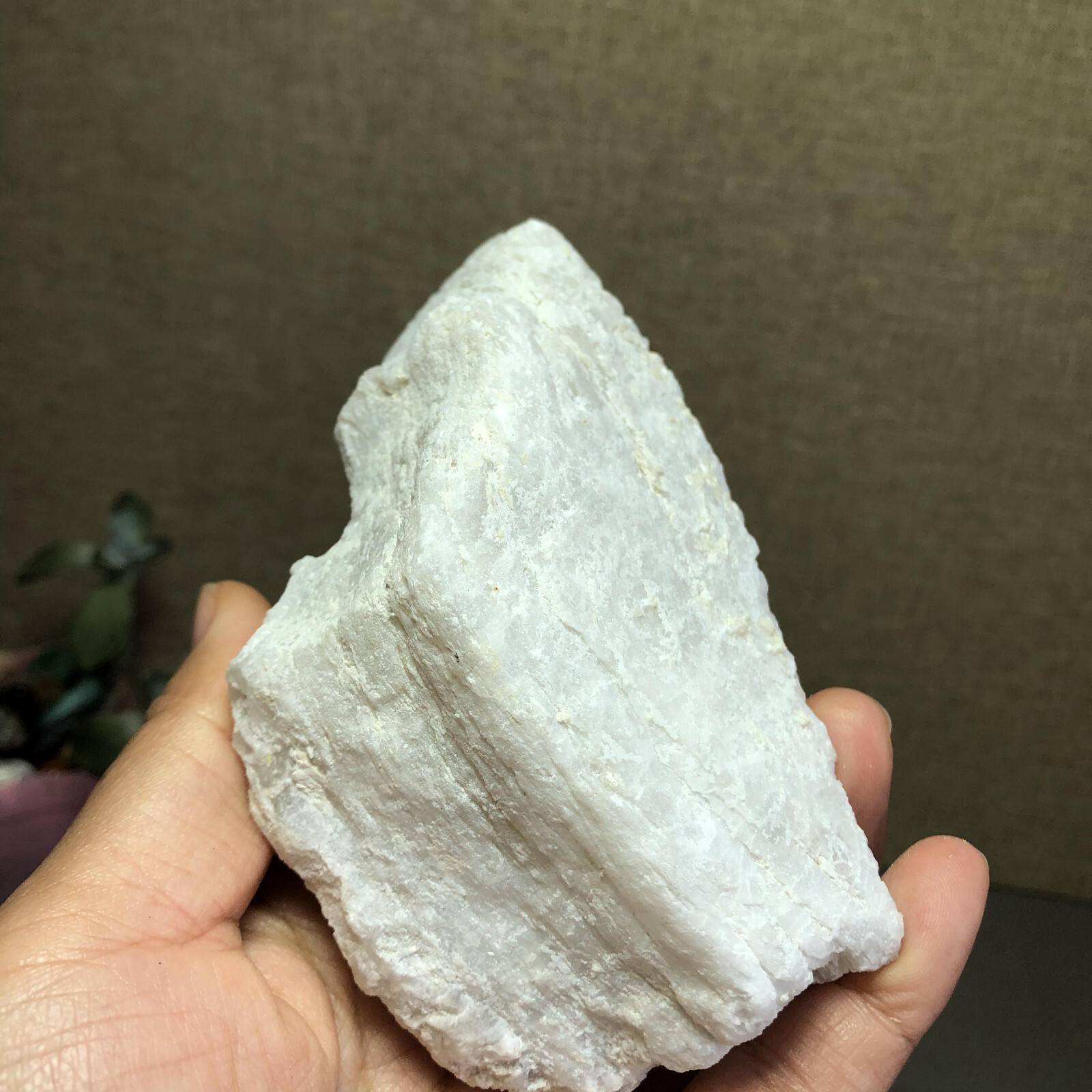 110mm Natural white Agate Cave rough original Crystal specimens 297g A3952