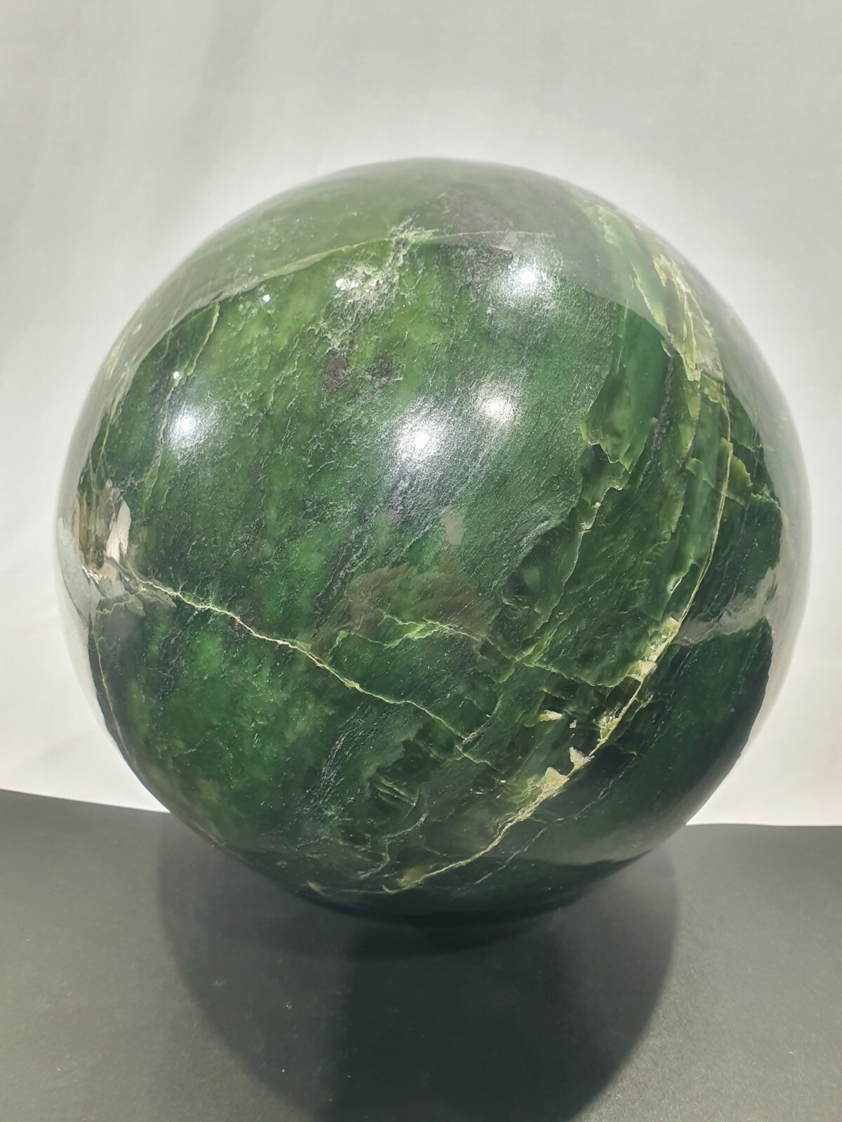 Nephrit Jade XXL Jumbo Ball 91.9lbs 11 13/16in Ø AAA Quality Interior Design