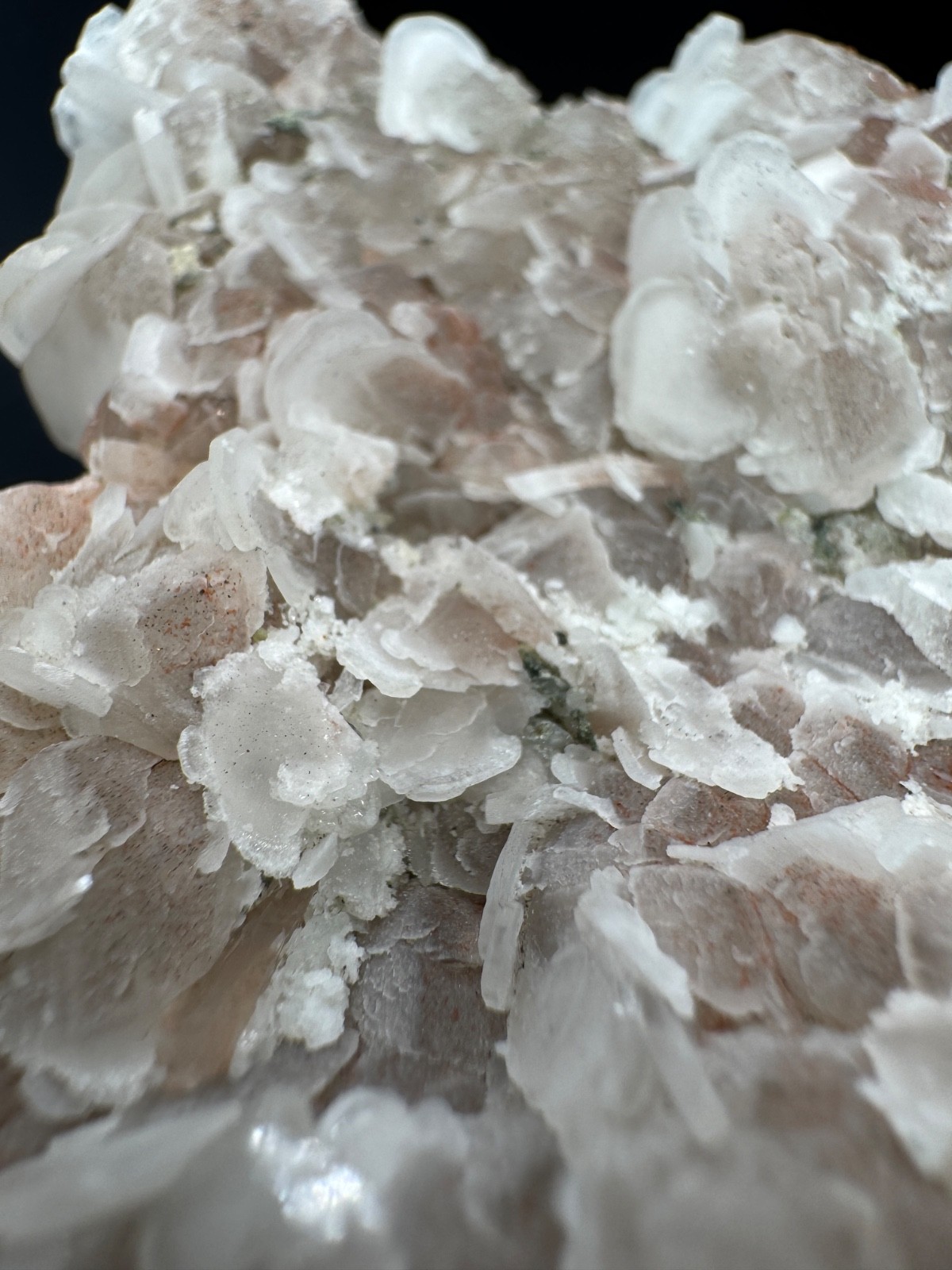 6342 Pink Petal Coin Calcite with Green Mica and FABULOUS UV 140g Fu Jian