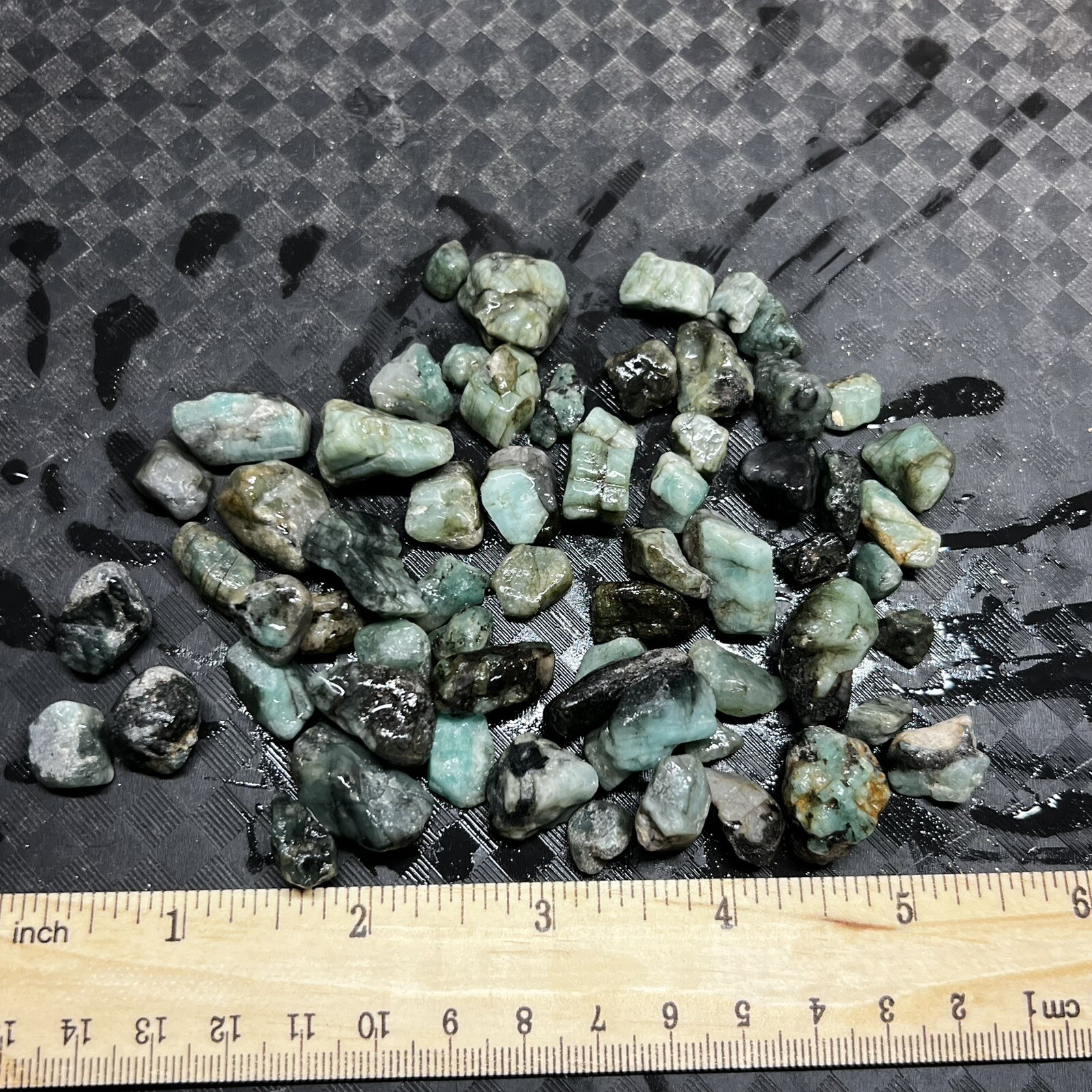 Emerald Rough High Grade – 1/4 Pound