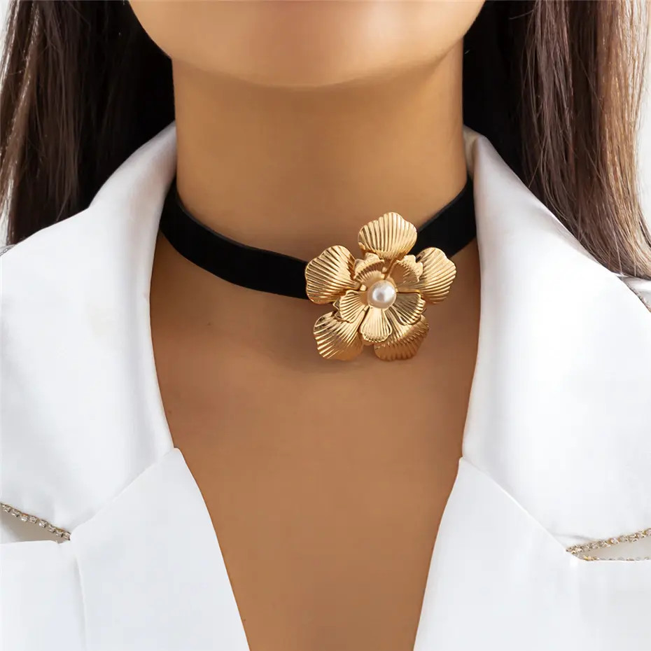 Women’s Fashion Jewelry Gold Rose Flower Velvet Choker Collar Necklace 1PC