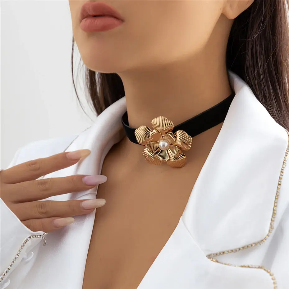 Women’s Fashion Jewelry Gold Rose Flower Velvet Choker Collar Necklace 1PC