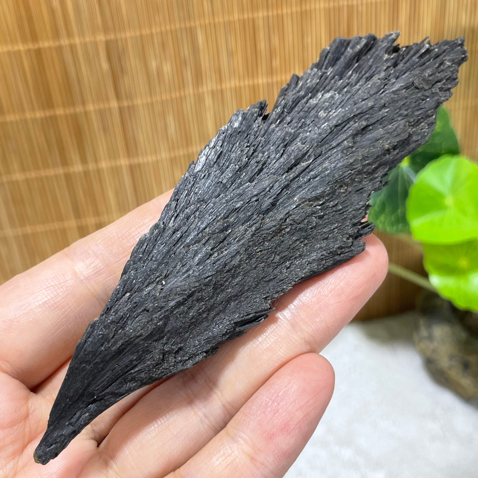 72g Natural Irregular natural black crystal cluster mineral specimen（dian qishi）