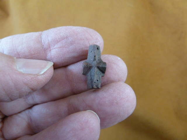 (CR593-132) 5/8″ Fairy Stone CHRISTIAN CROSS oiled Staurolite Crystal MATRIX