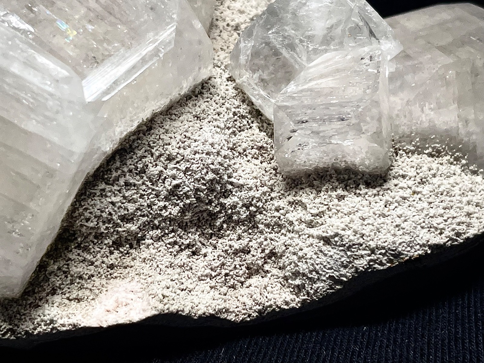 NATURAL APOPLLITE QUARTZ WITH UNIQUE TEXTURE NATURAL STUNNING STONE