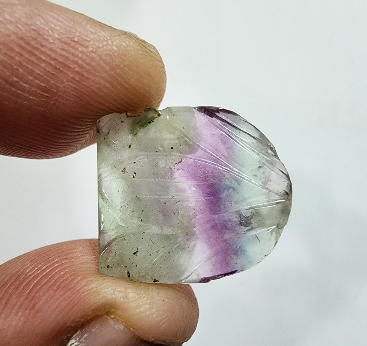 Top Quality Fine Designing Carving Rainbow Fluorite Fancy 18 Crt Loose Gemstone