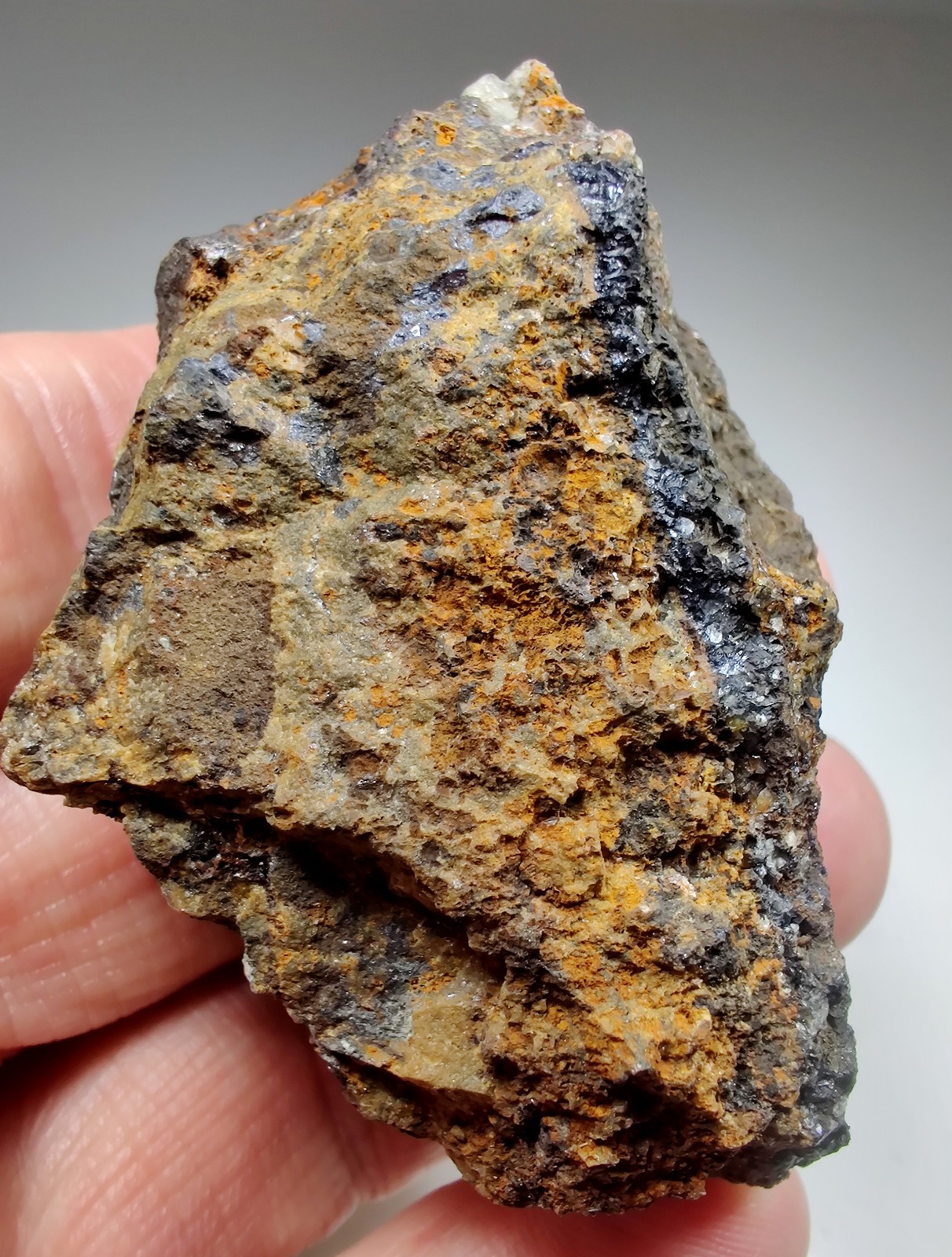 Fluorite crystals with Tar smell!. Illinois-Kentucky Fluorspar Dist. 118 grams.
