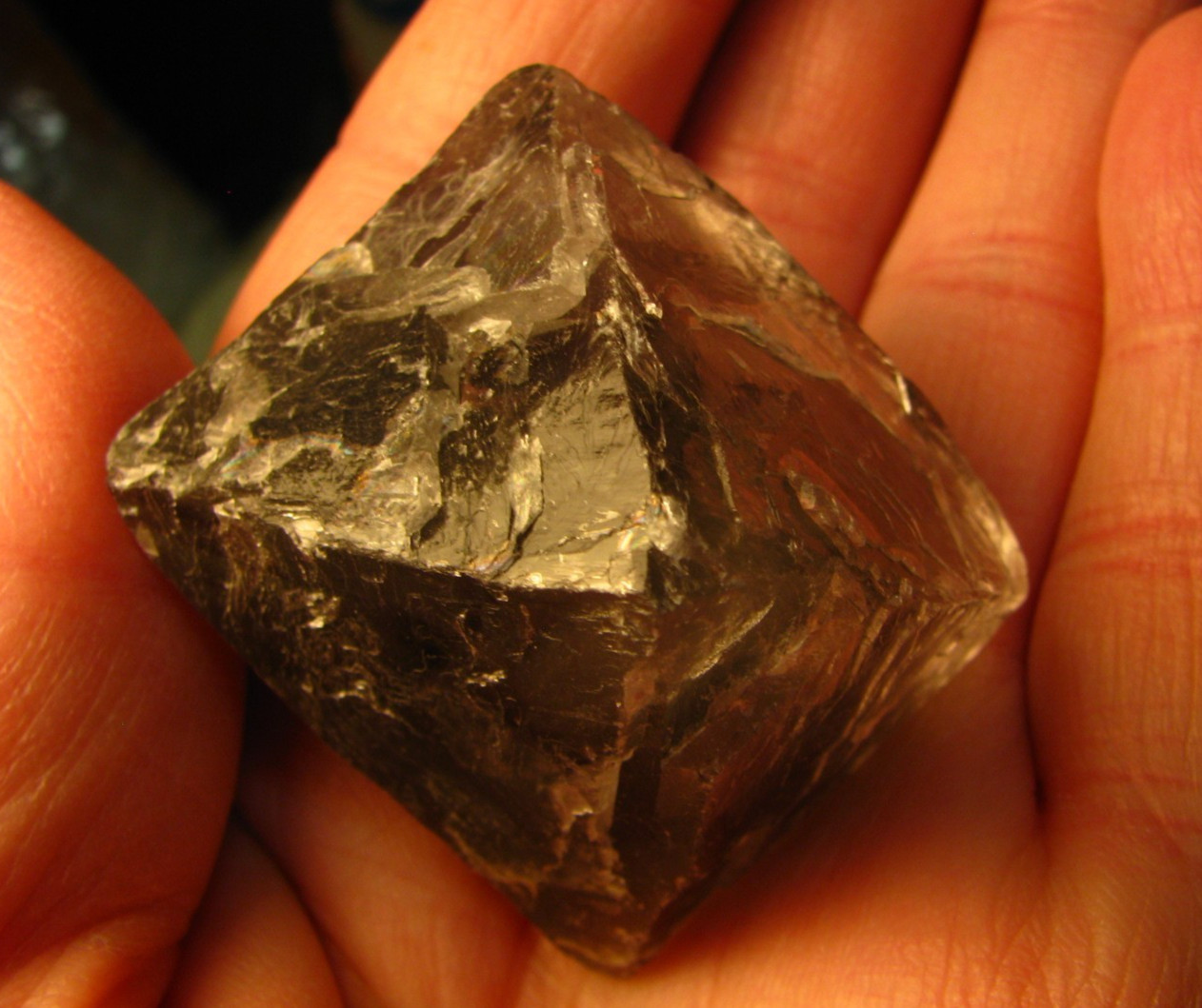 98g LARGE GRAY/CLEAR OCTAHEDRON FLUORITE 2.07×2.06×2.06in DE’AN JIANXI CHINA#243