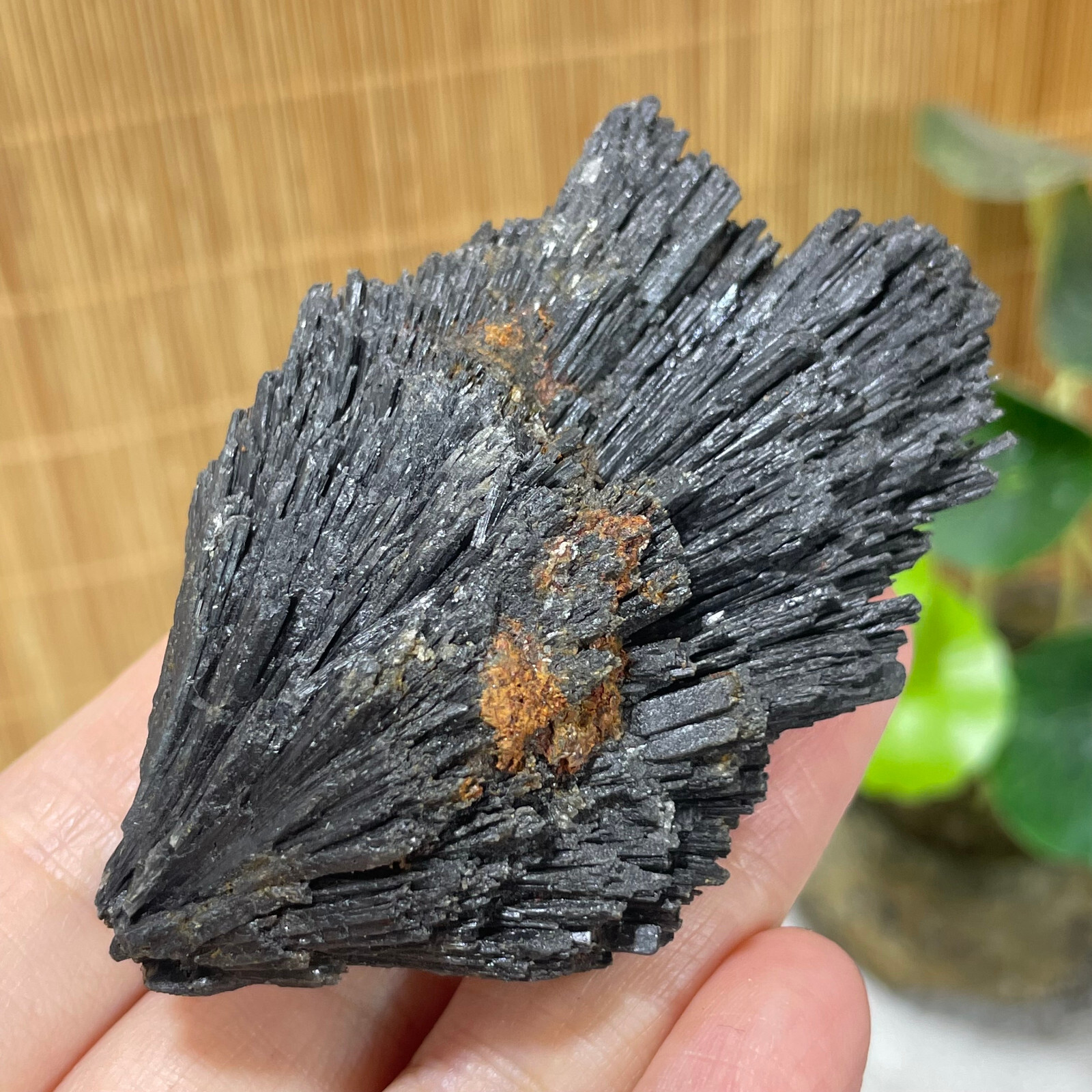 77g Natural Irregular natural black crystal cluster mineral specimen（dian qishi）