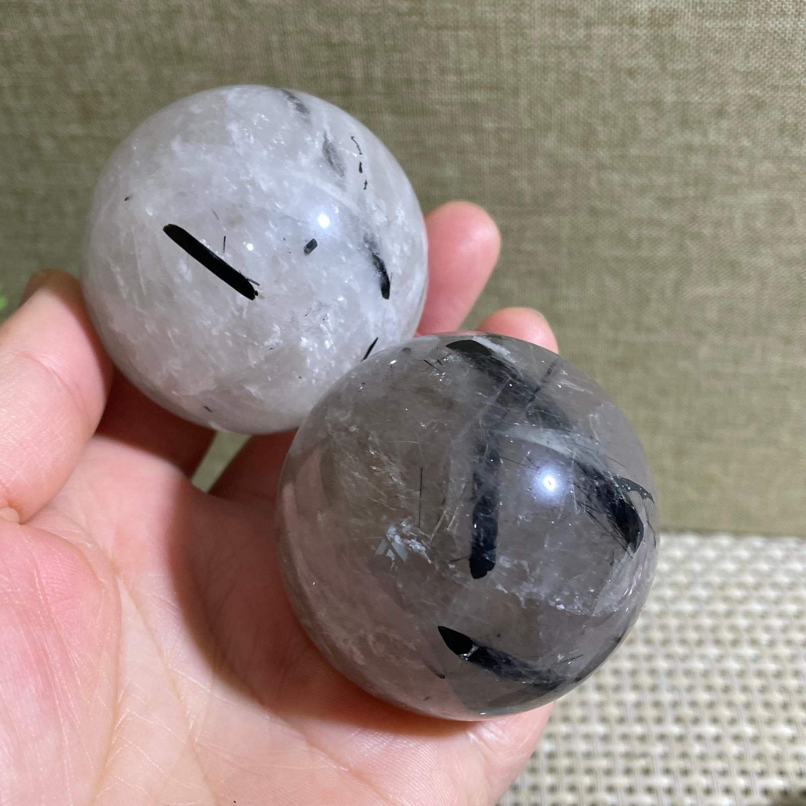 325g Electric stone hand polished ball spiritual decoration