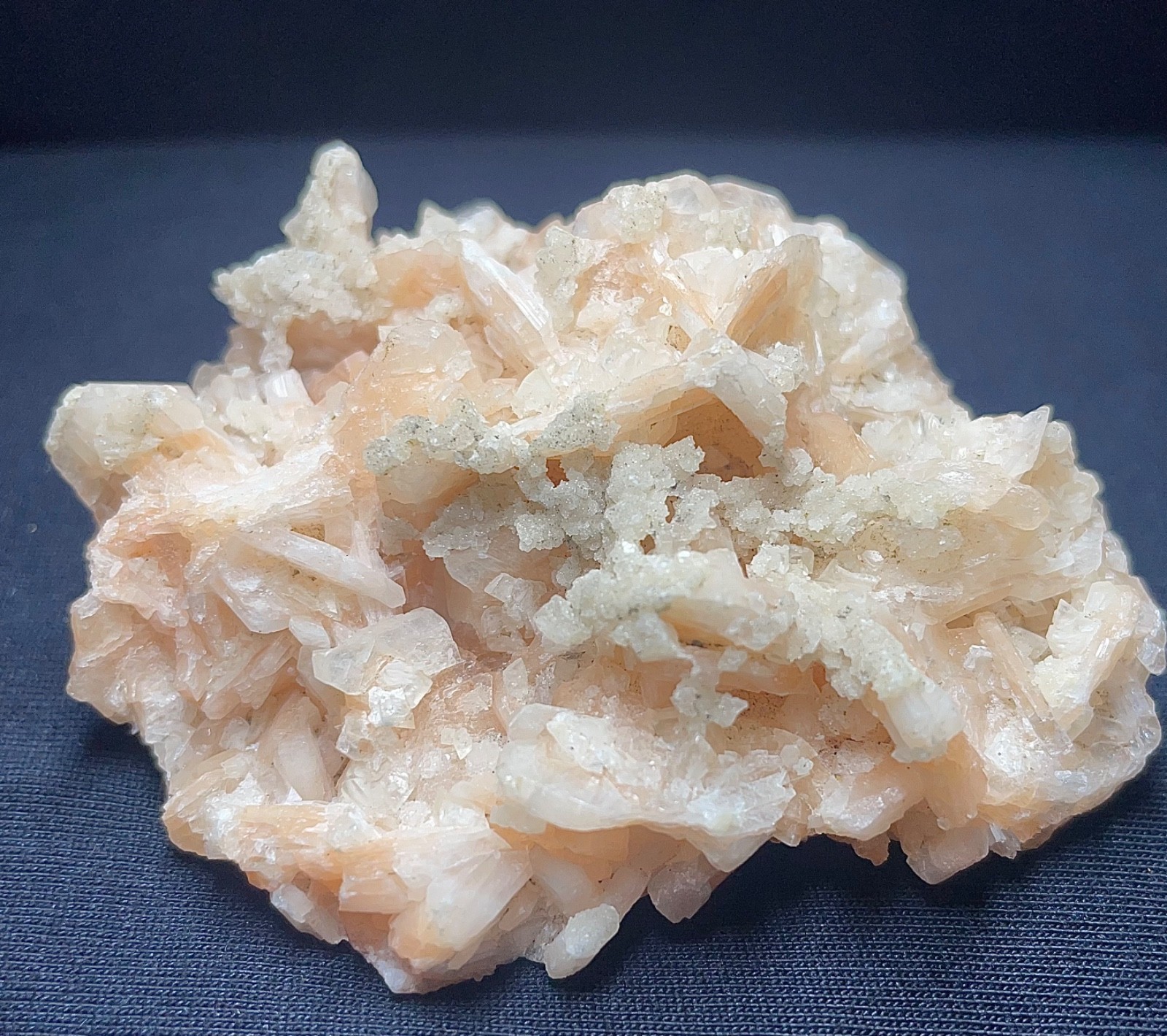 Natural quartz in stilbite mineral crystal stone 86 gr 8×6.5×2.5 cm