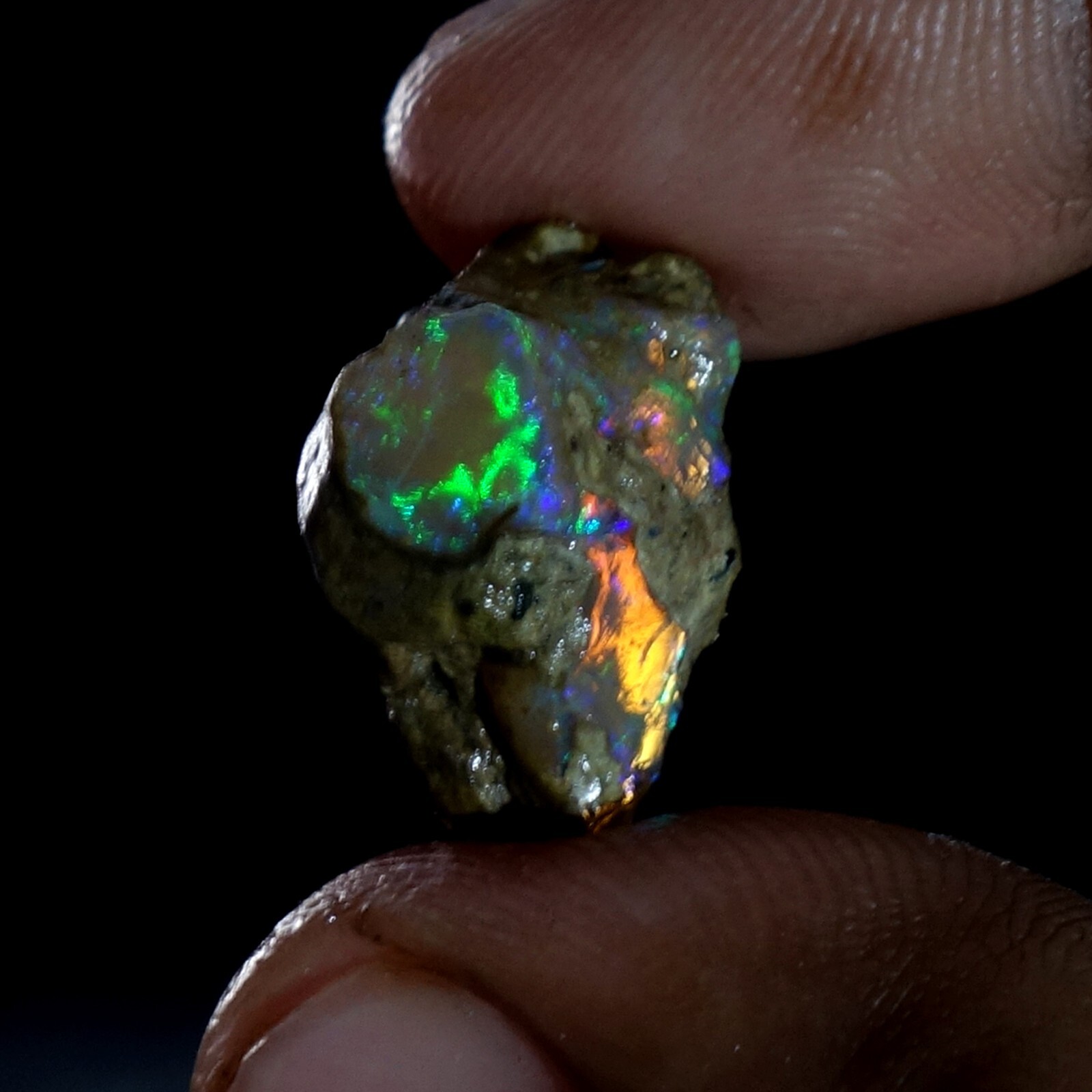 Natural Flashing Ethiopian Opal Rough Specimen Multi-colored 10.70 Cts. Gemstone