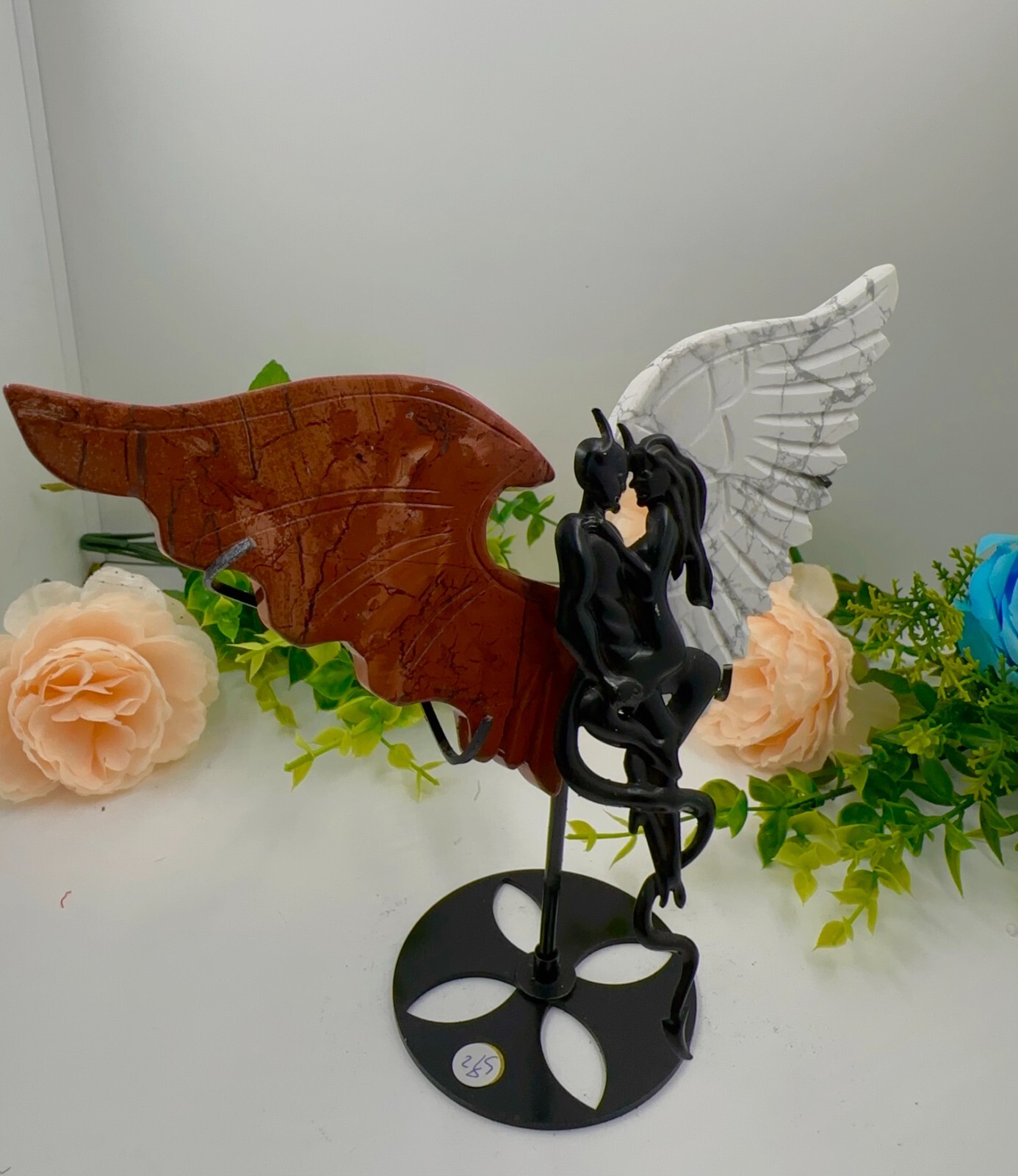 Natural Devil wings Howlite/Red Jasper Devil wings with stands angel wing 1pcs