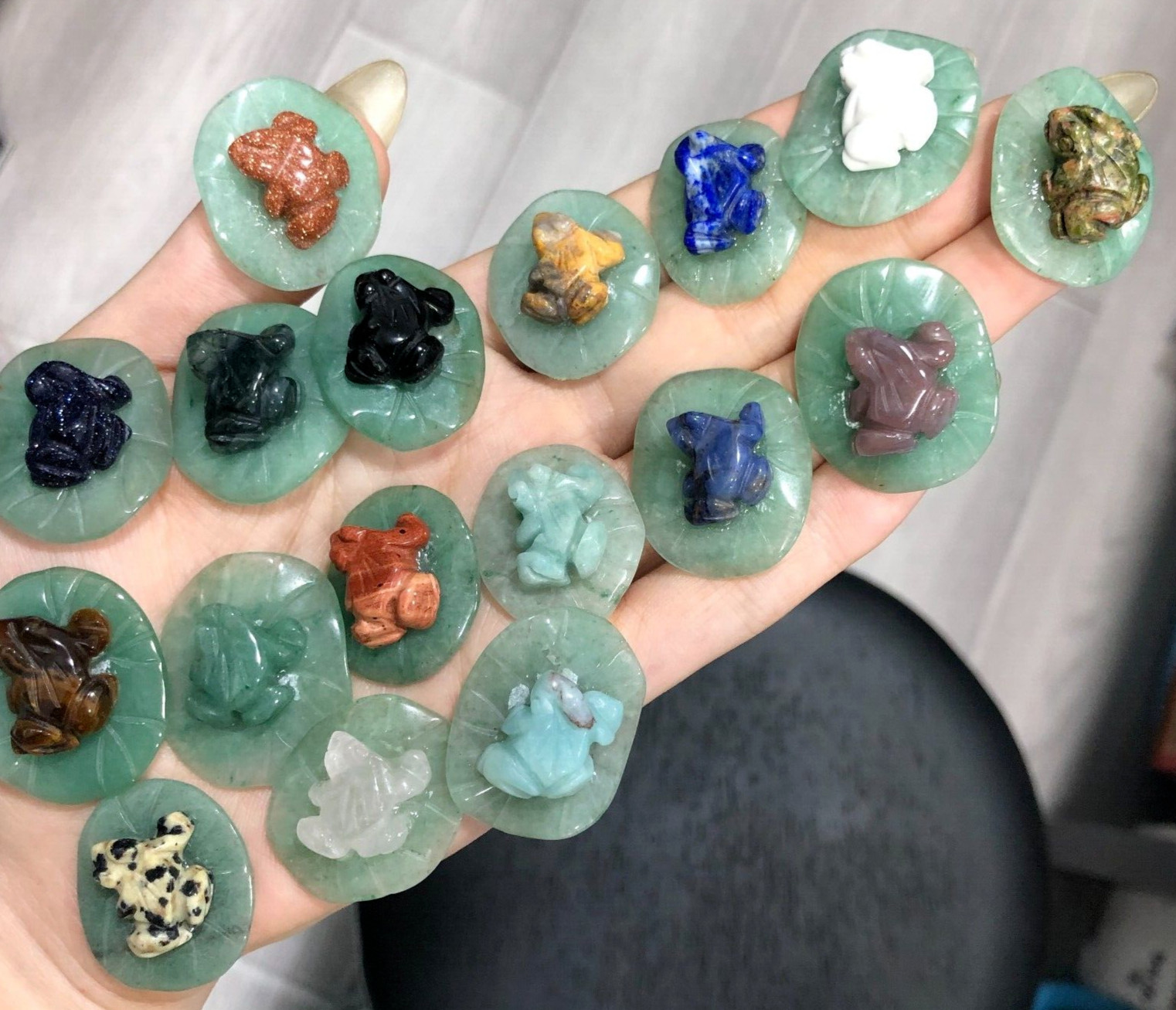 5pc Natural mix Quartz hand Carved Mini frog crystal Reiki healing