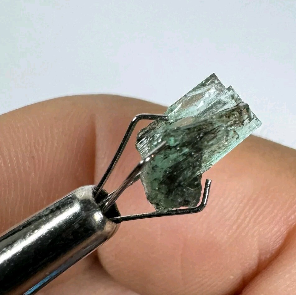 NATURAL EMERALD CRYSTAL GOOD QUALITY FROM MUZO COLOMBIA 2.40 Ct.