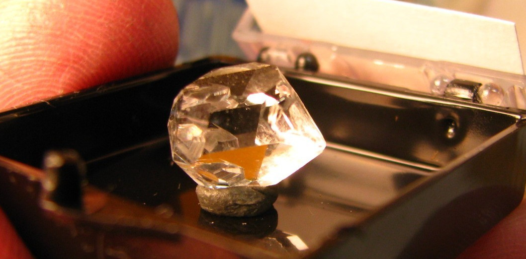 1/2in CLEAR HERKIMER DIAMOND/QUARTZ THUMBNAIL IN CASE HERKIMER NEW YORK USA#137