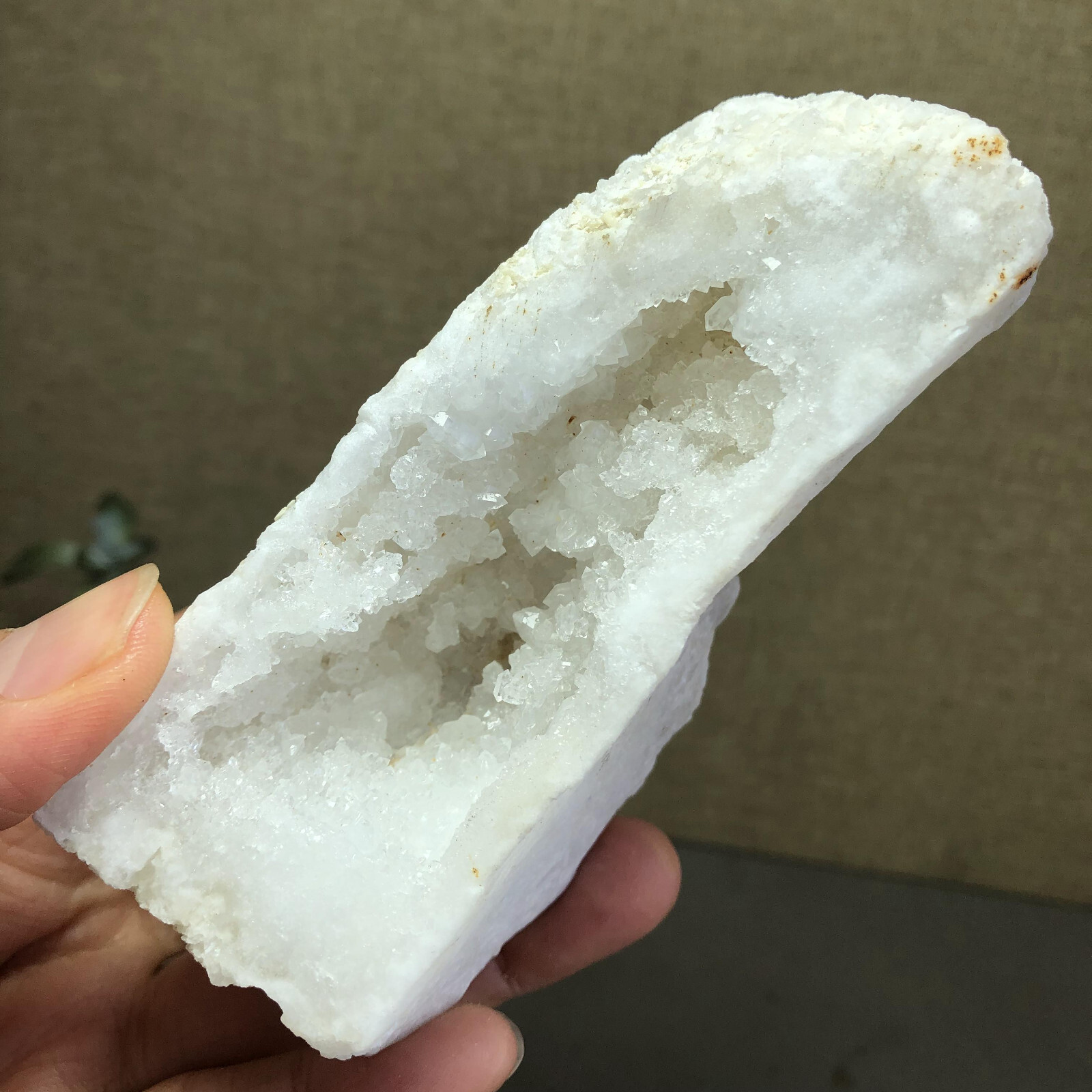 110mm Natural white Agate Cave rough original Crystal specimens 297g A3952