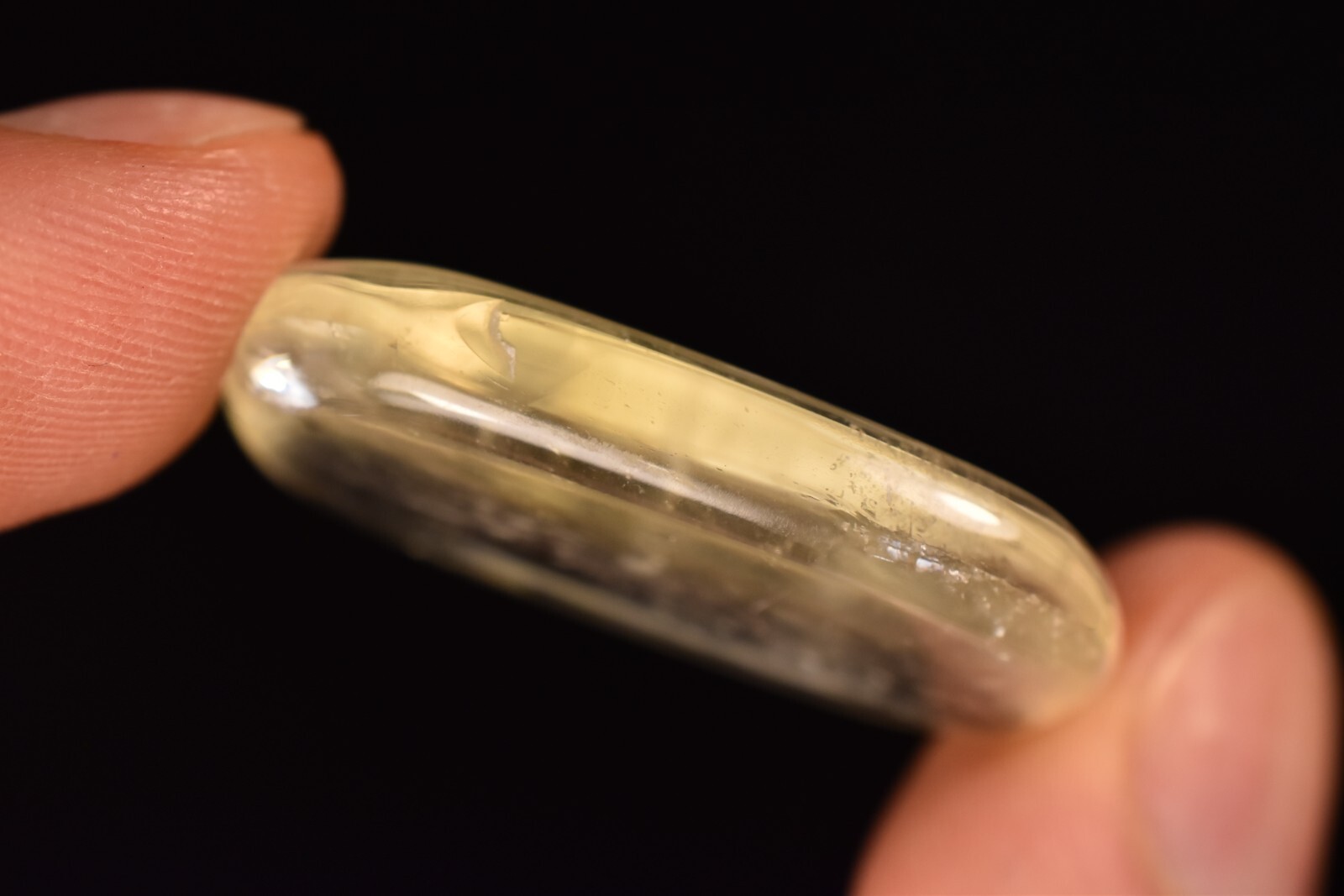 *YELLOW OPTICAL CALCITE* Palm Stone 3.8cm 14.5g Clear Flat Thumb Healing Crystal