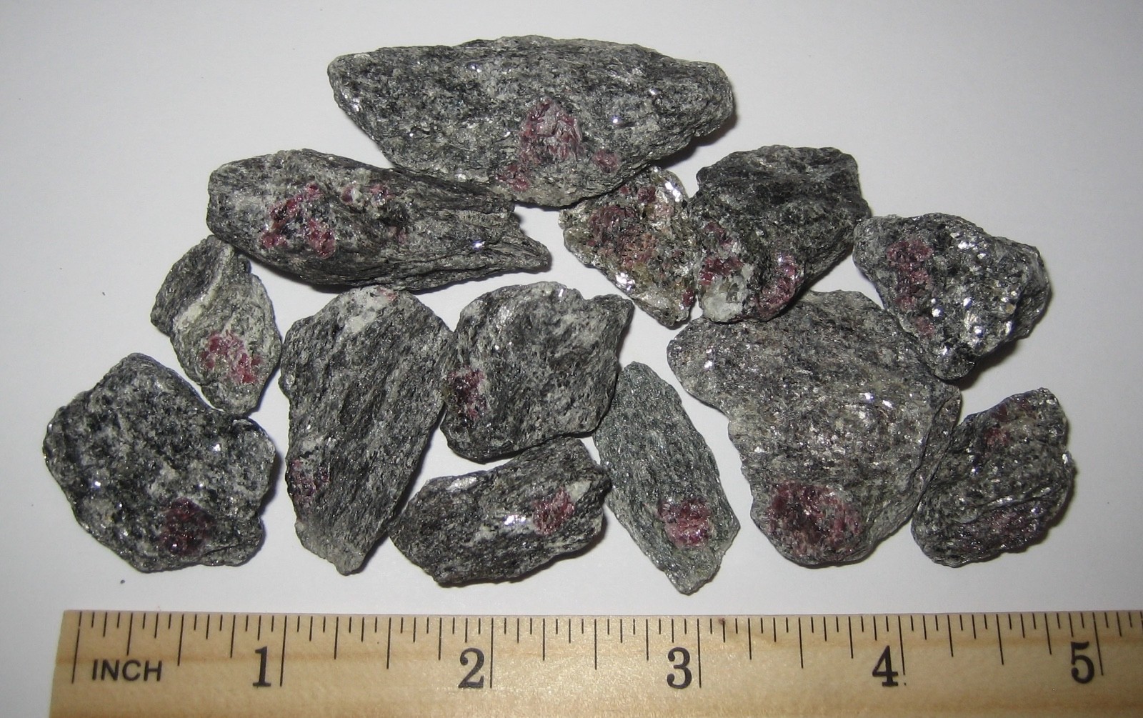 13 NATURAL ROUGH 0.7″- 2″ RED GARNET & MICA CRYSTAL STONES NEW HAMPSHIRE 141g *1