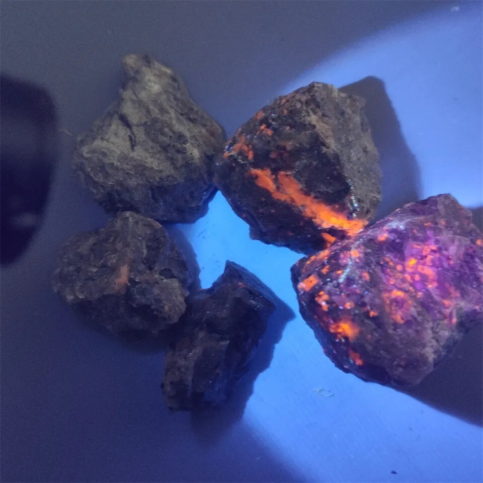 Natural Yooperlite Flame Gemstone Mineral Rough Crystal UV Collection 2-4cm 50g