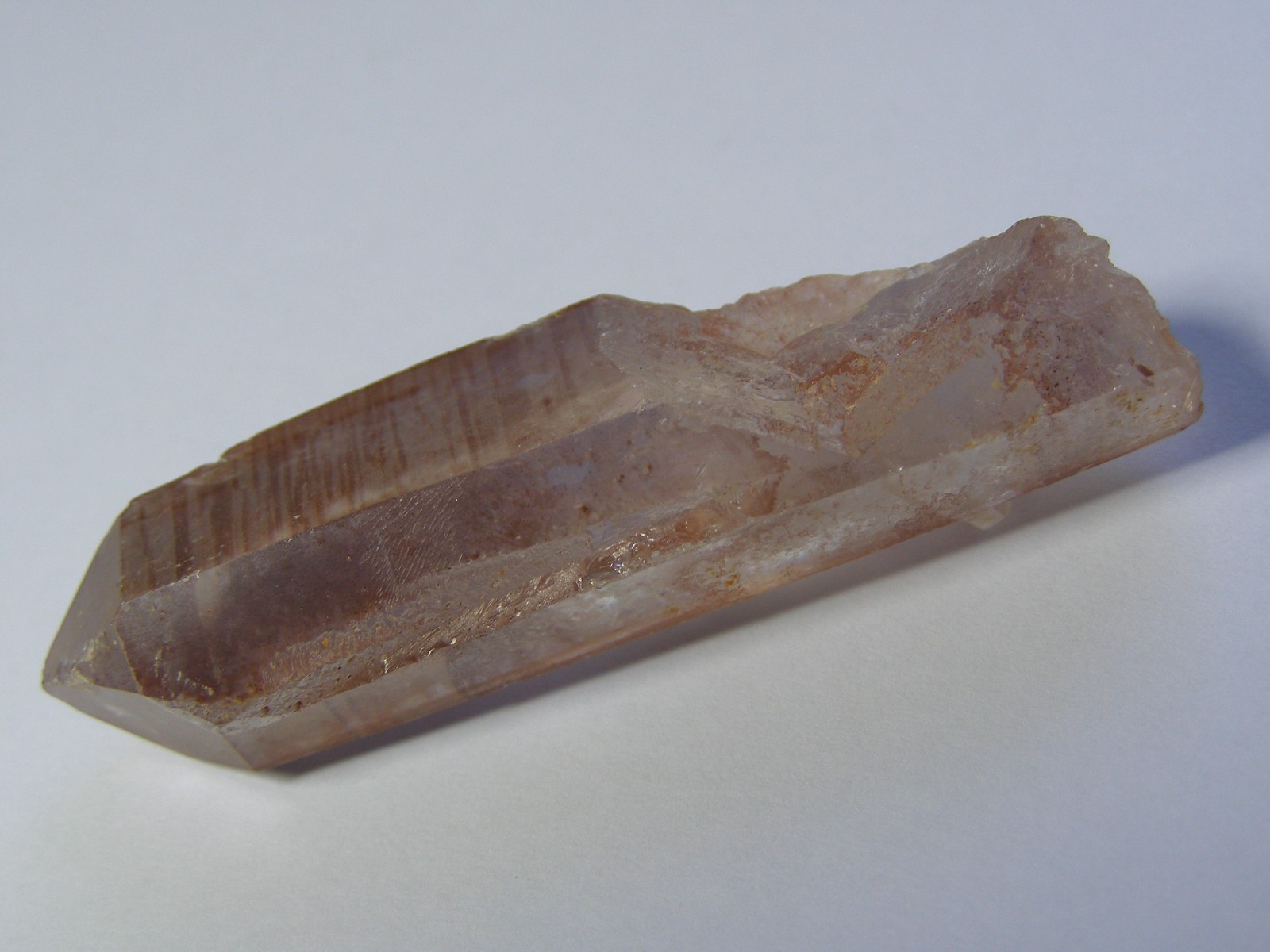 LOVELY TERMINATED RED QUARTZ POINT 5.7 x 1.7 x 1.6 cms 20.06 gms #D