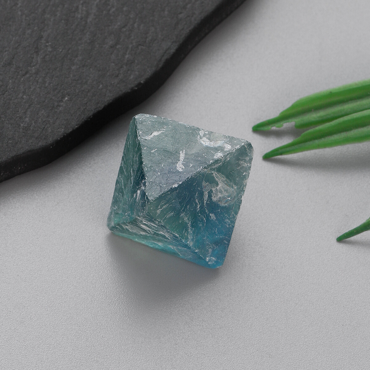 100g/Lot Natural Blue Fluorite Octahedron Crystal Mineral Crystal Healing US
