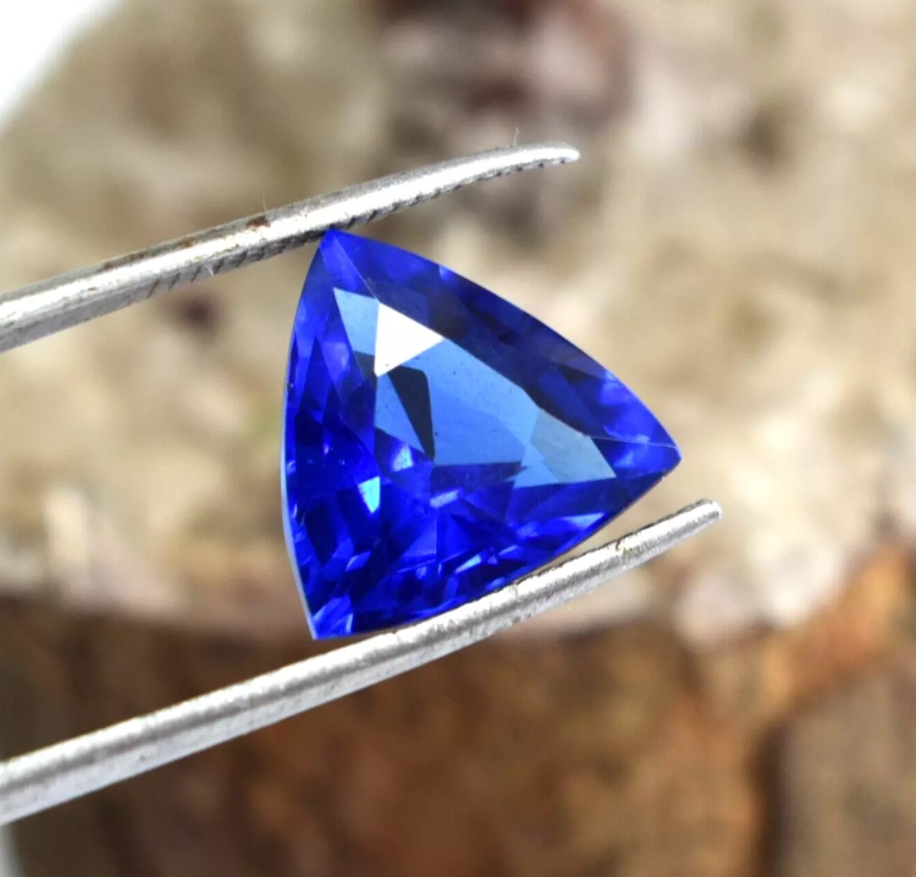 8 Carat AAA Natural blue sapphire GGI Certified loose gemstone trillion Shape