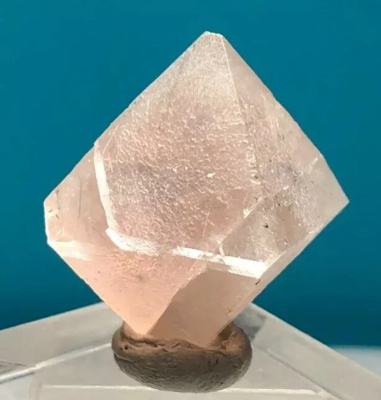 10g Octahedron Fluorite Specimen Mined In Inner Mongolia China