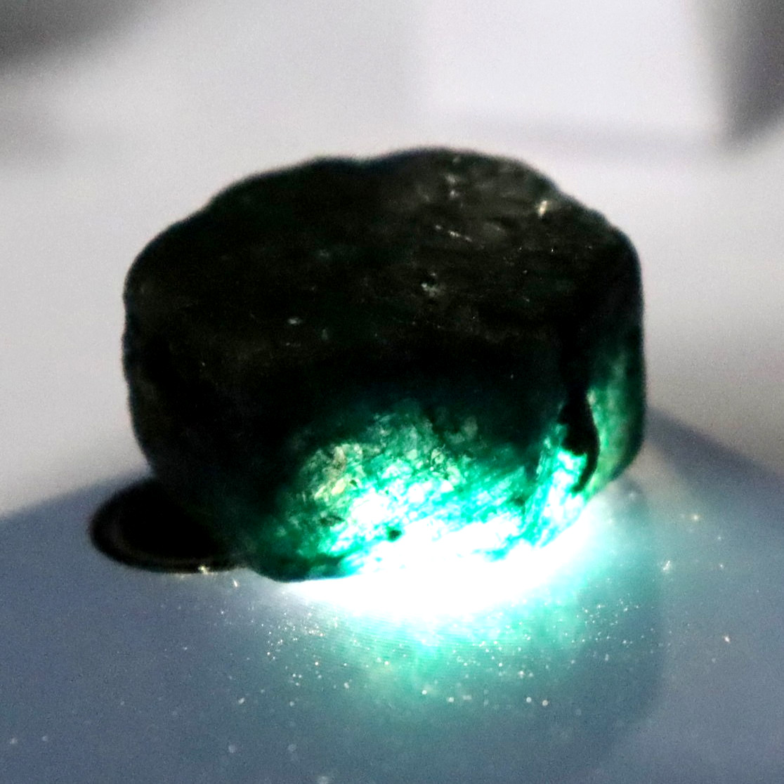 Colombia Green Emerald Rough Certified Loose Gemstone Hexagon Shape 123 Ct