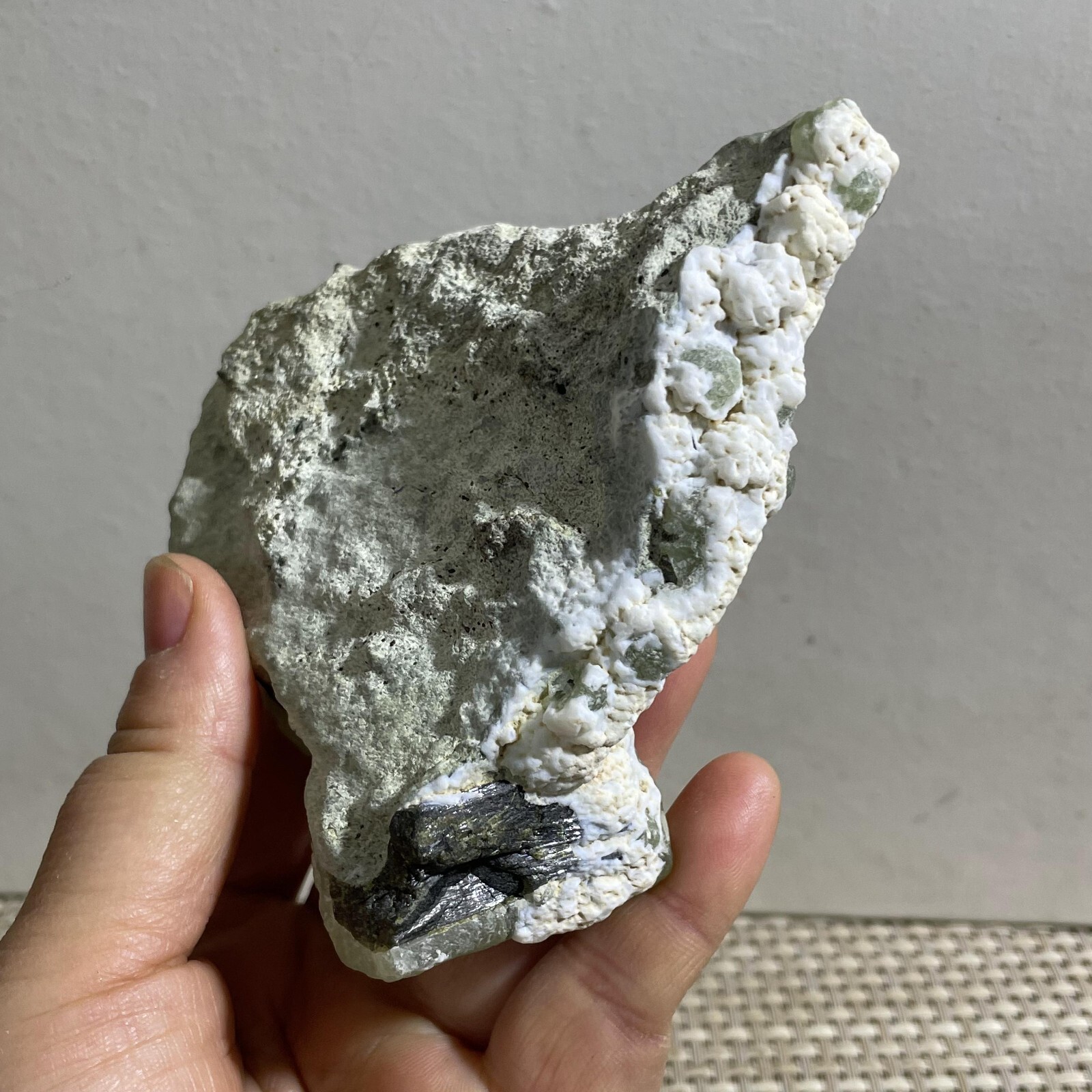 319g green chalcedony grape Mineral specimen Indonesia