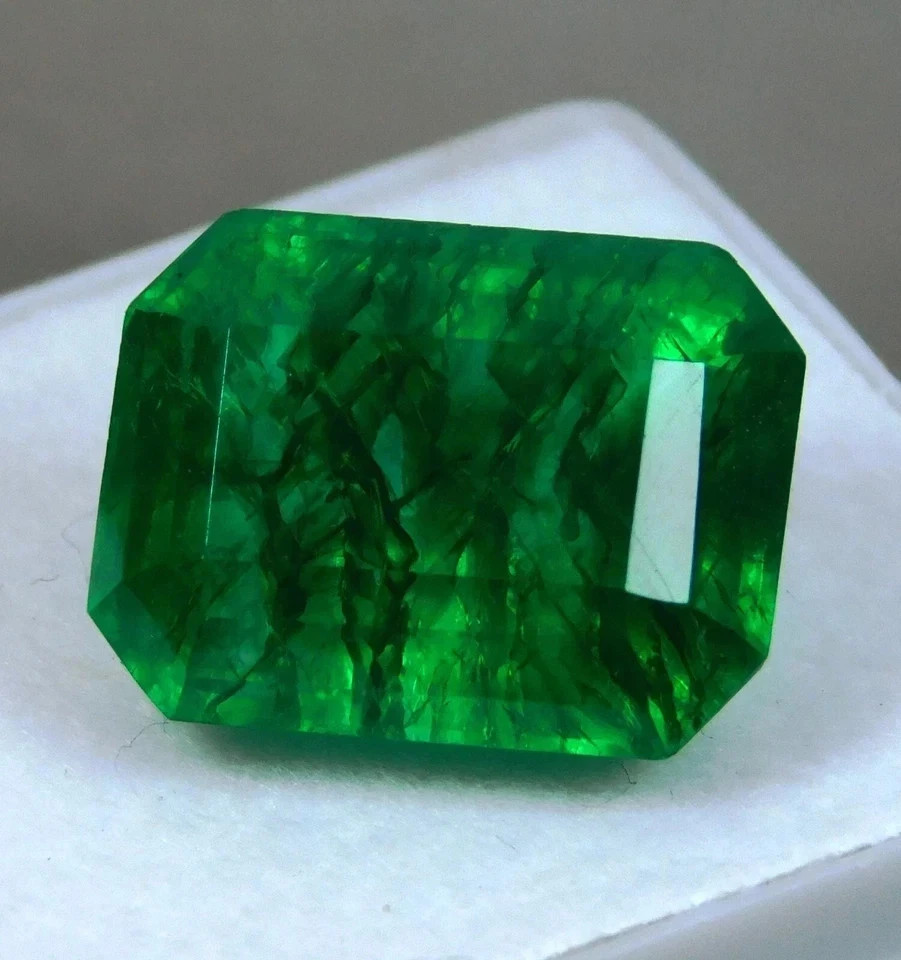 7-9 Carat Emerald Shape Zambia Natural Eye Clean Green Emerald Gemstone.