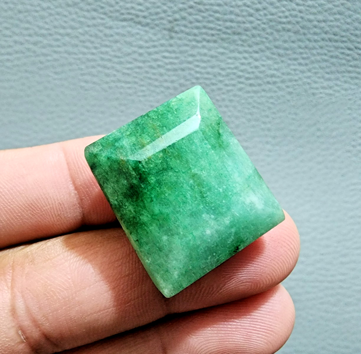 Top AAA+ Green Brazilian Emerald 70.60Crt Large Size Gemstone Jewelry For Making