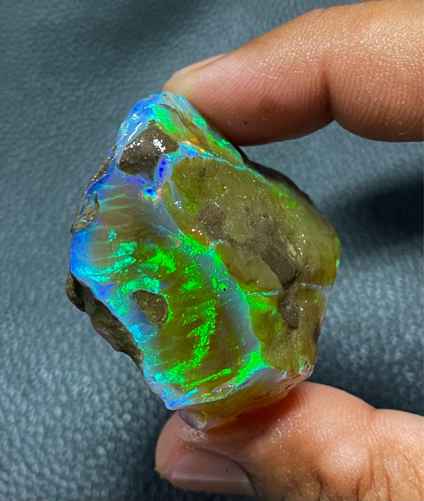 AA+ Ethiopian Opal Oil Rough Entreated Welo Fire Opal Multi Color Flash 192.8Cts