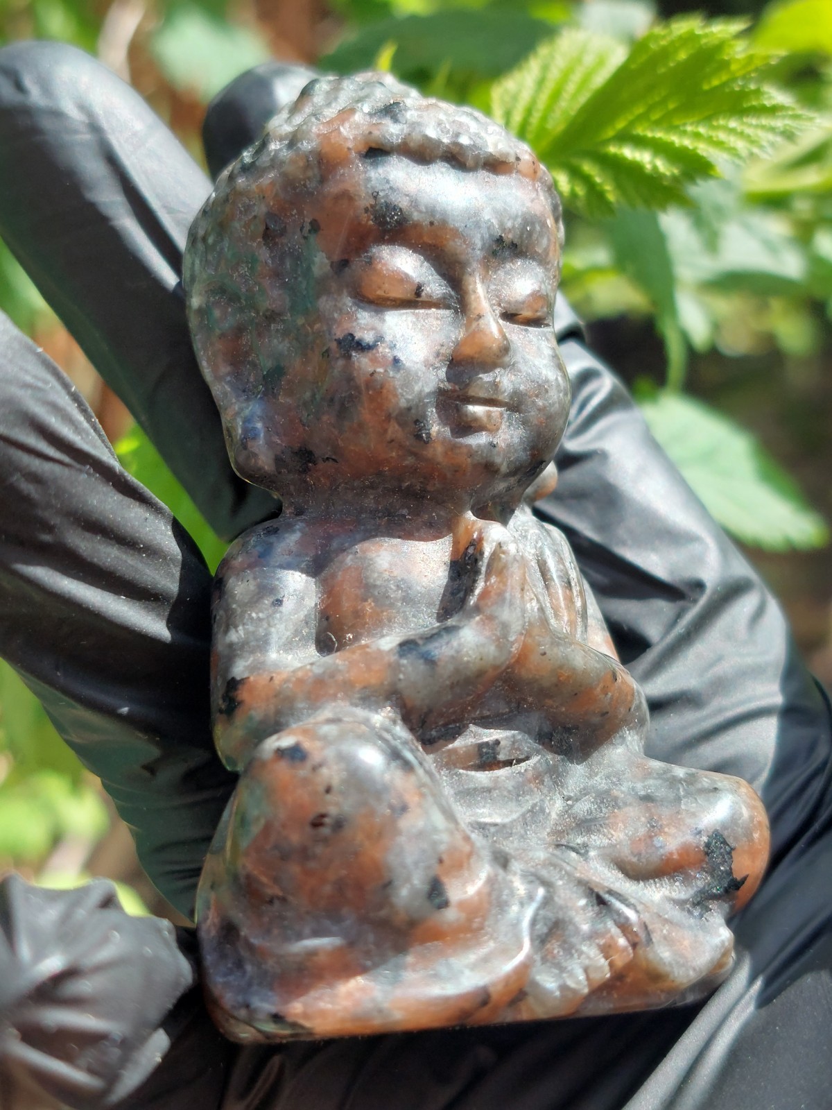 Yooperlite Buddha Carving 134.7g 8cm UV Reactive – Glows Orange Under Light