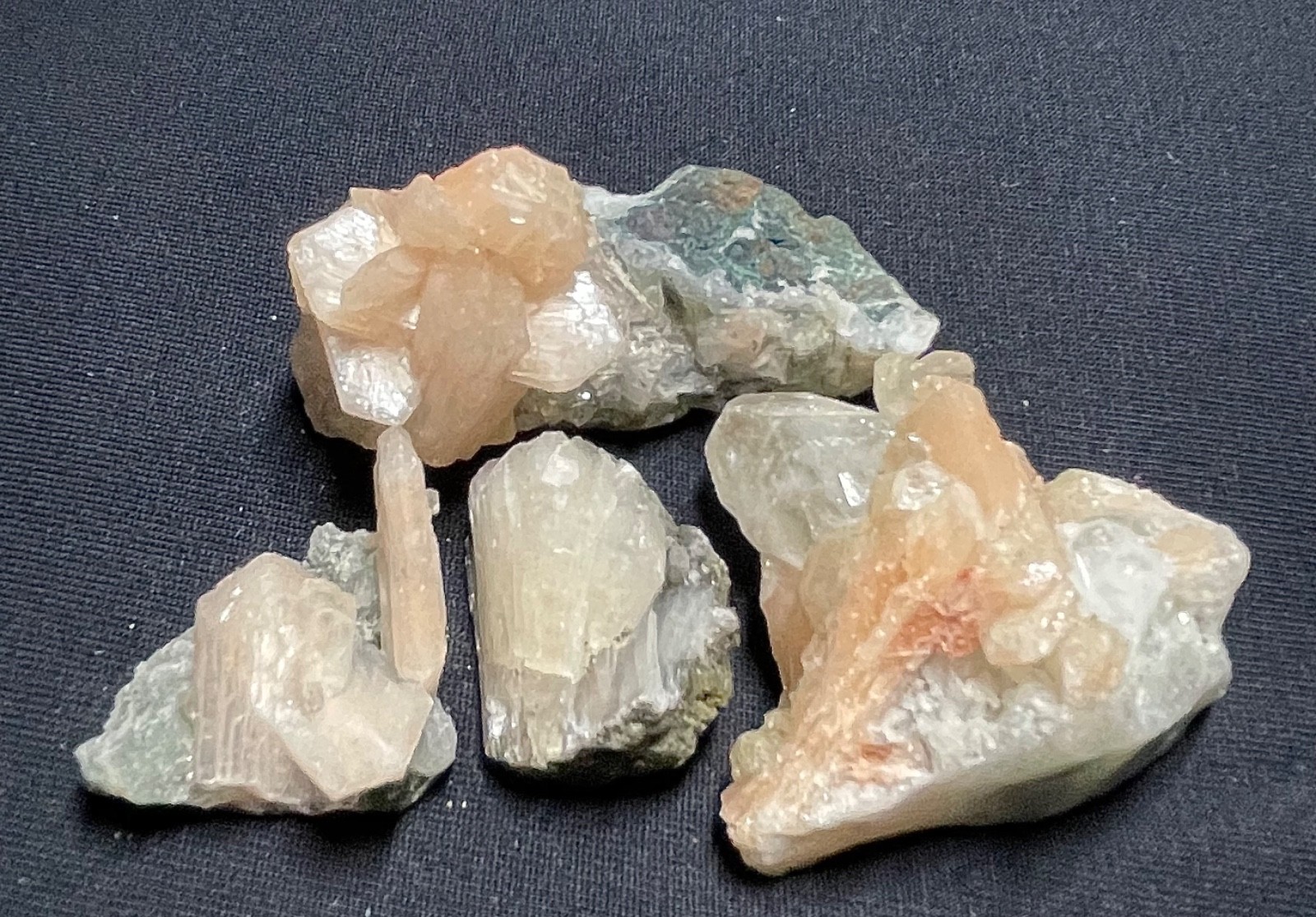 4 pieces Natural stilbite with Apophyllite crystal stone 102 gr 5x5x3 cm