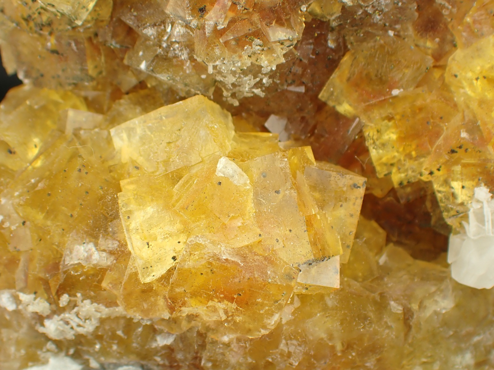 FLUORITE fluorescent crystals 7,0 x 6,5 x 4,5 cm SPAIN 12730