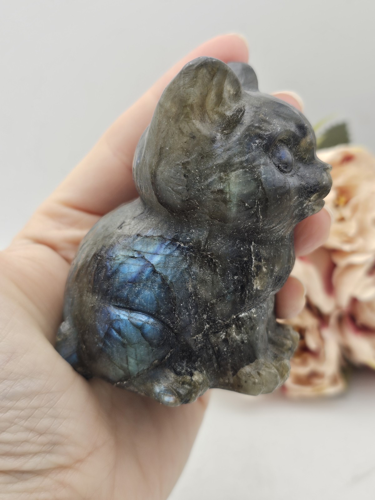 Large labradorite Cat crystal carving 345g 7.8cm blue green flash lab