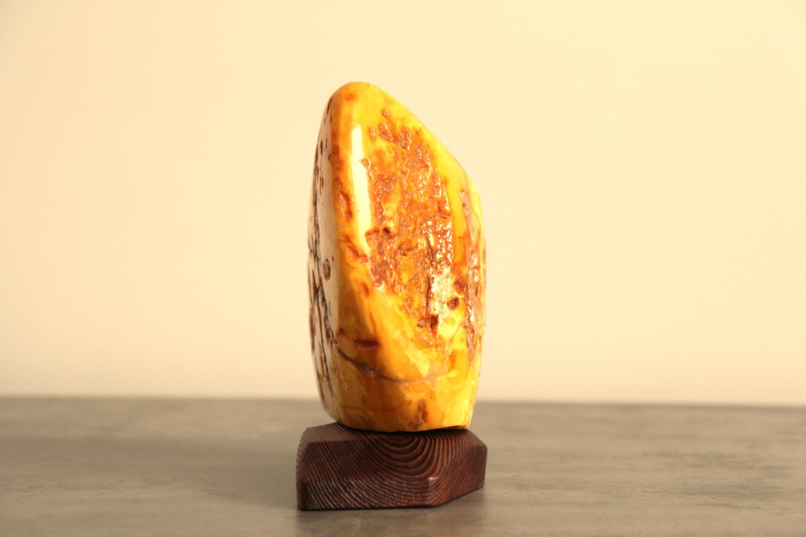 HUGE Baltic butterscotch Amber – 1025 G – Exceptional specimen with TIGER LINES